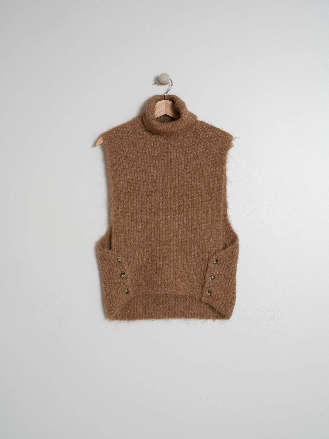 TURNED NECK VEST
