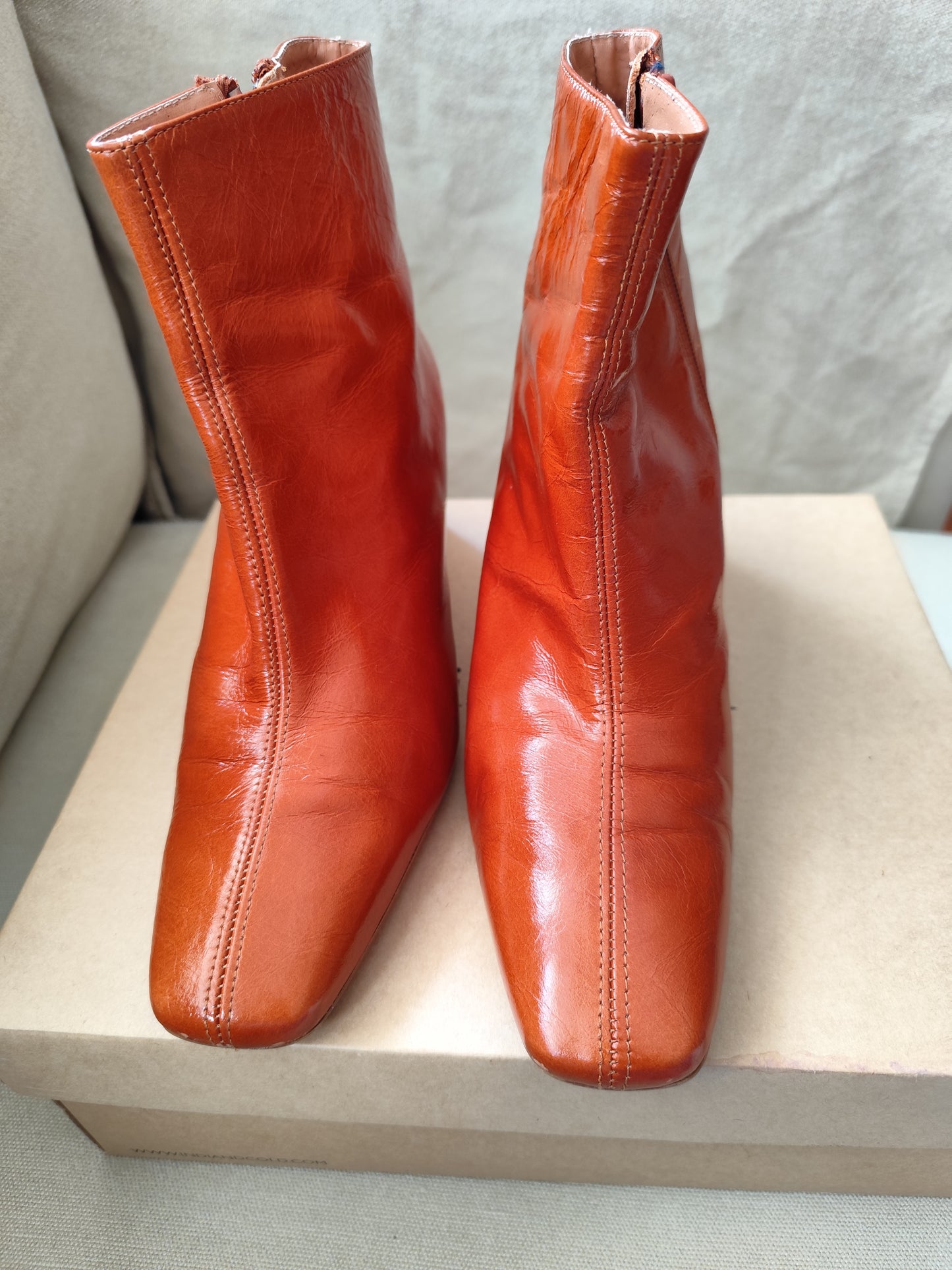 Bottines à carreaux en cuir verni