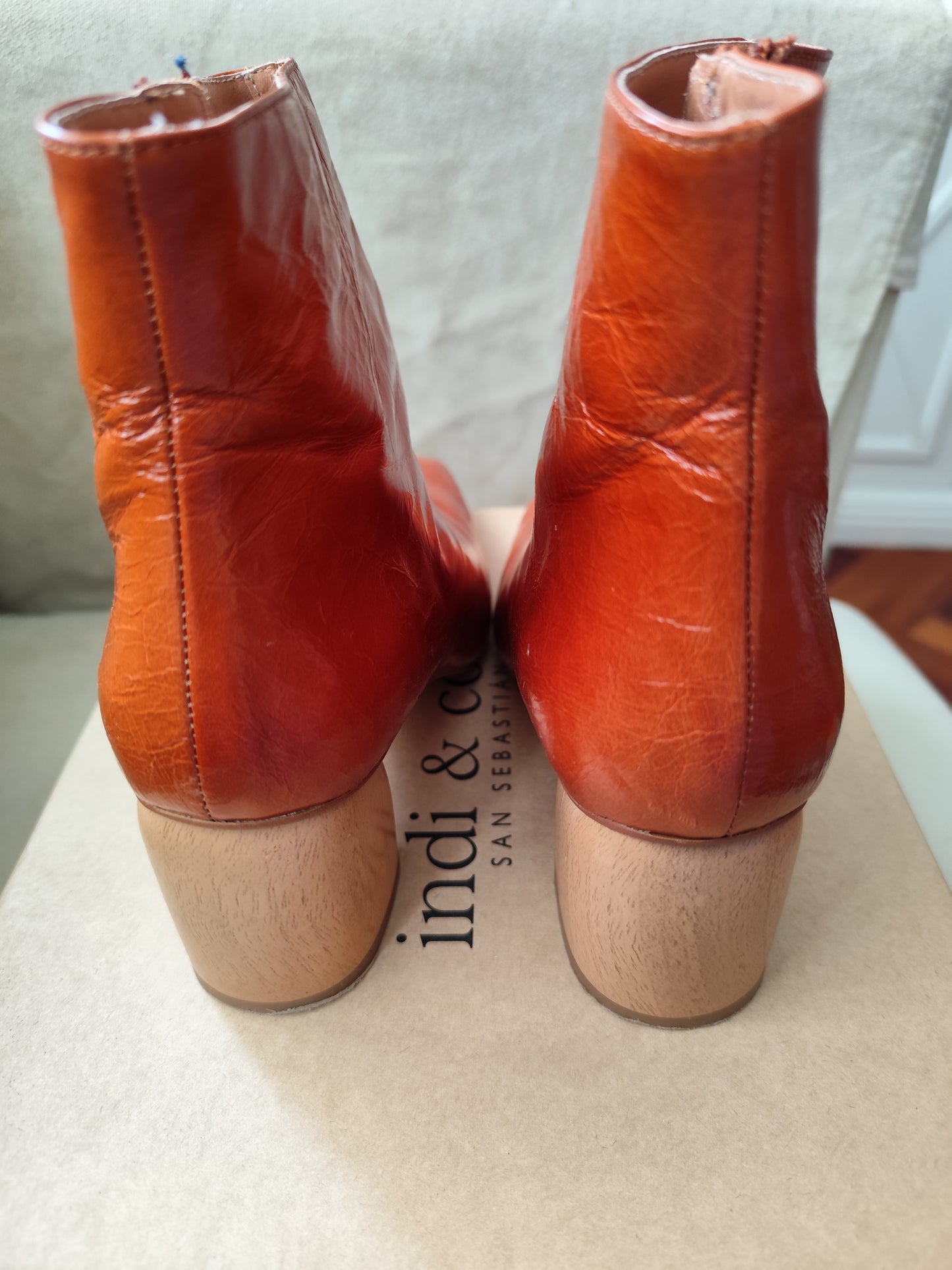 Bottines à carreaux en cuir verni
