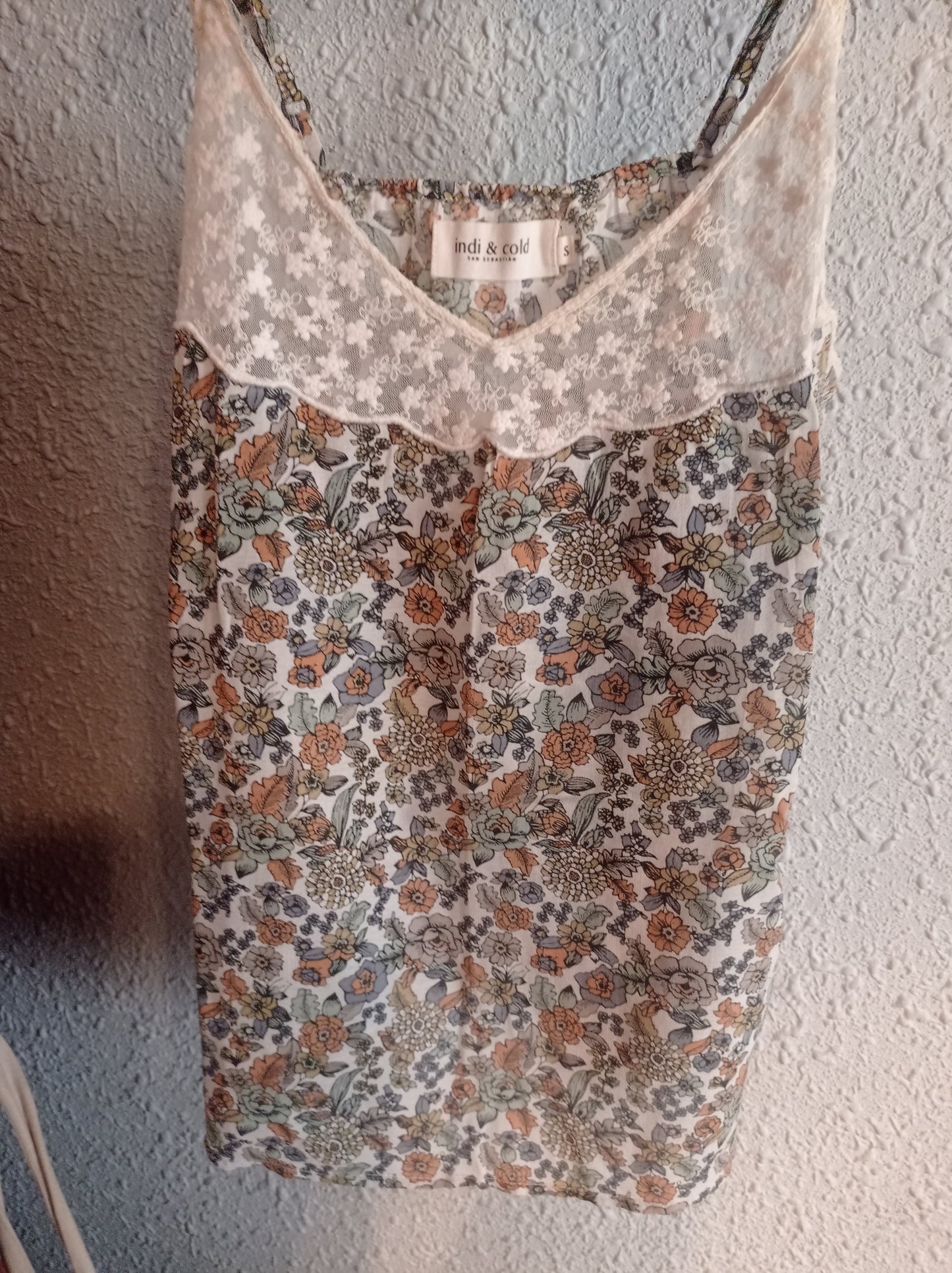 Camiseta de tirantes floreada