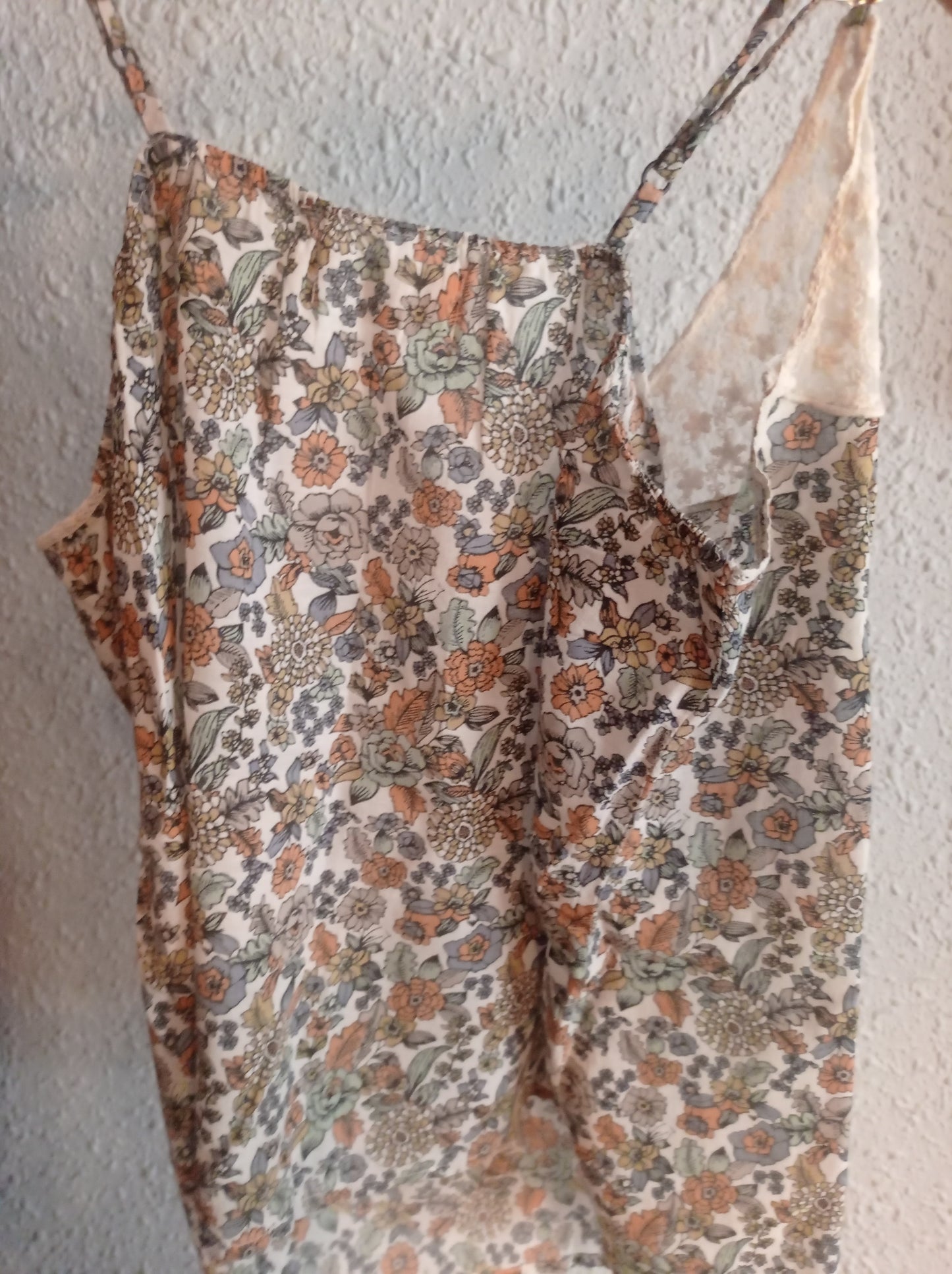 Camiseta de tirantes floreada