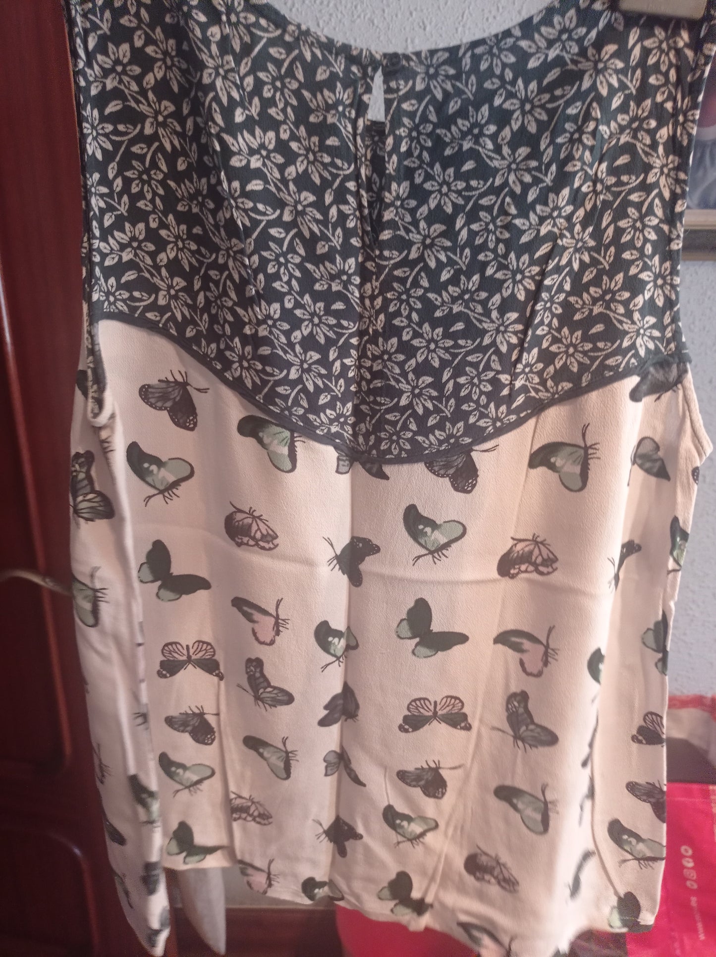 Camiseta de tirantes mariposas