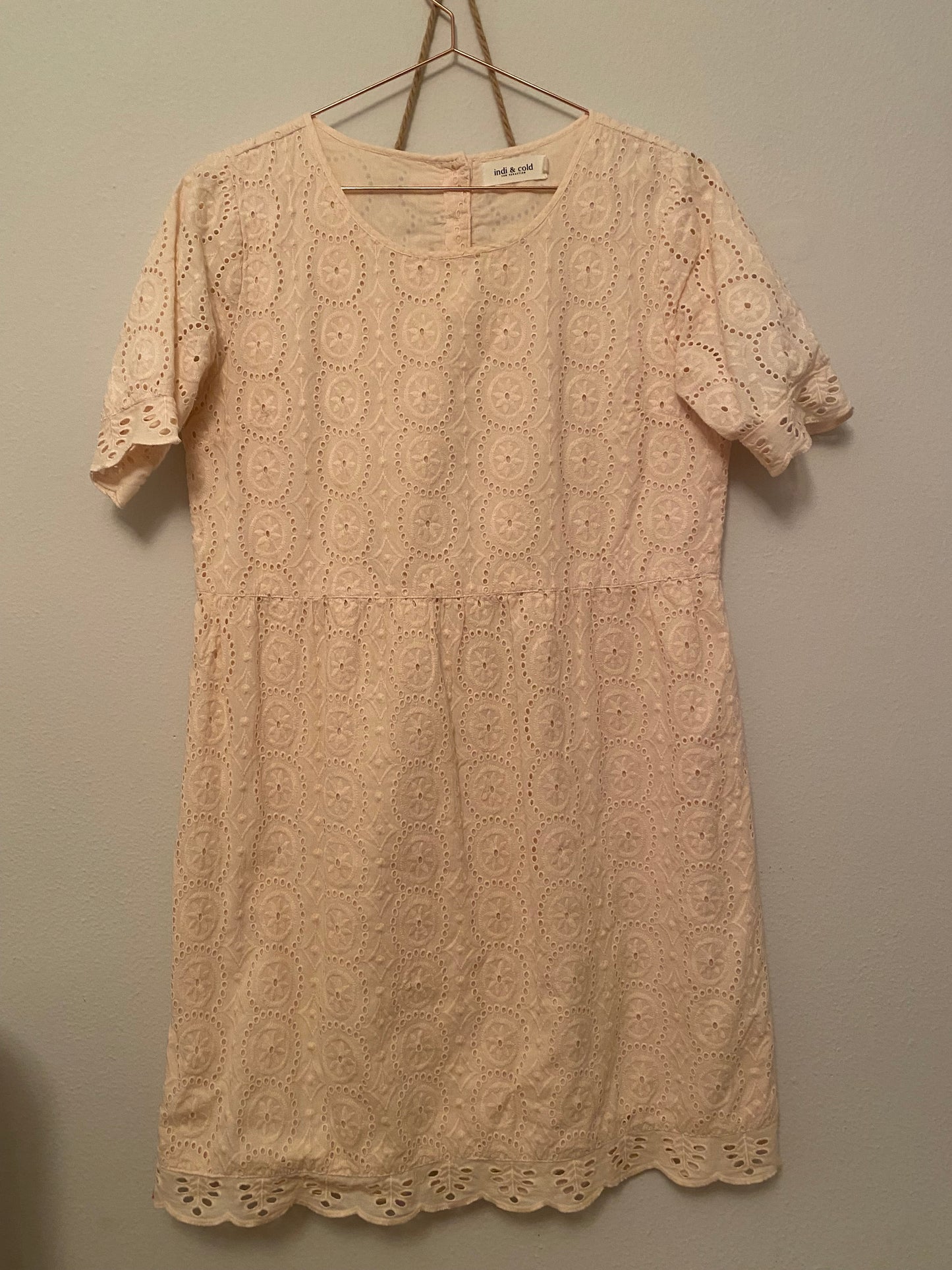 VESTIDO ROMANTICO BORDADO SUIZO ROSA PALO