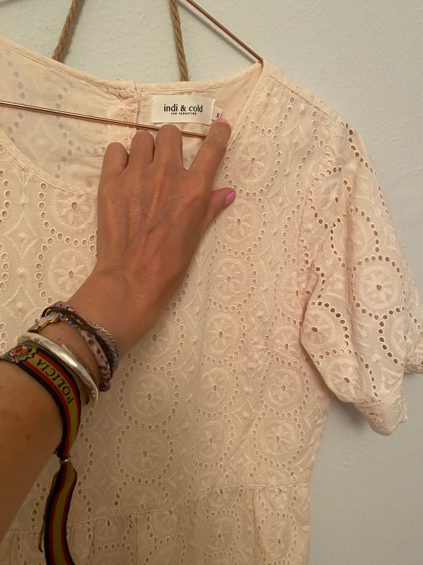 VESTIDO ROMANTICO BORDADO SUIZO ROSA PALO
