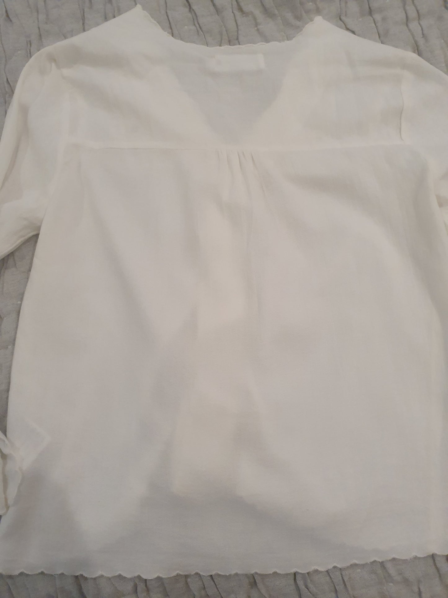 Chemise blanche avec broderie