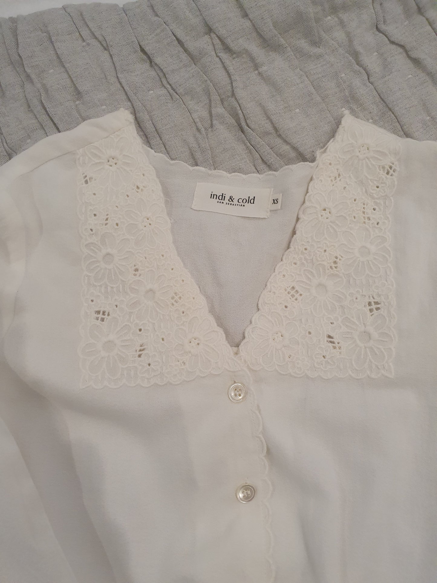 Chemise blanche avec broderie
