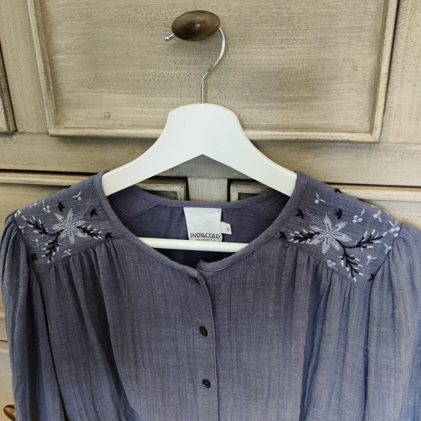 Chemise de printemps brodée