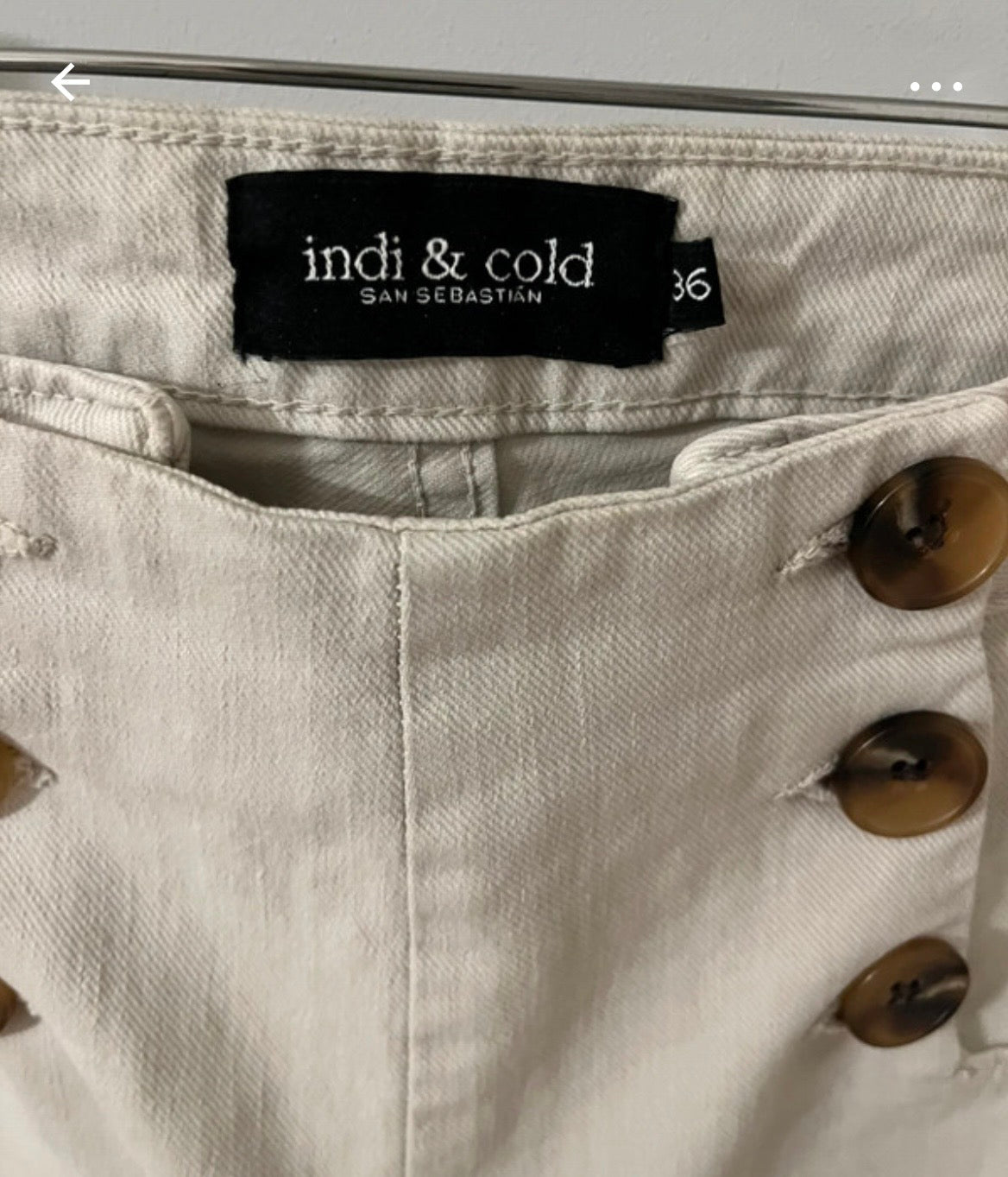Pantalon à boutons devant