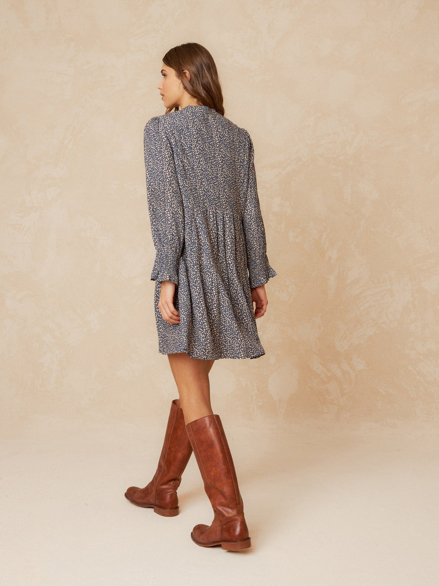 VESTIDO CORTO CREPADO