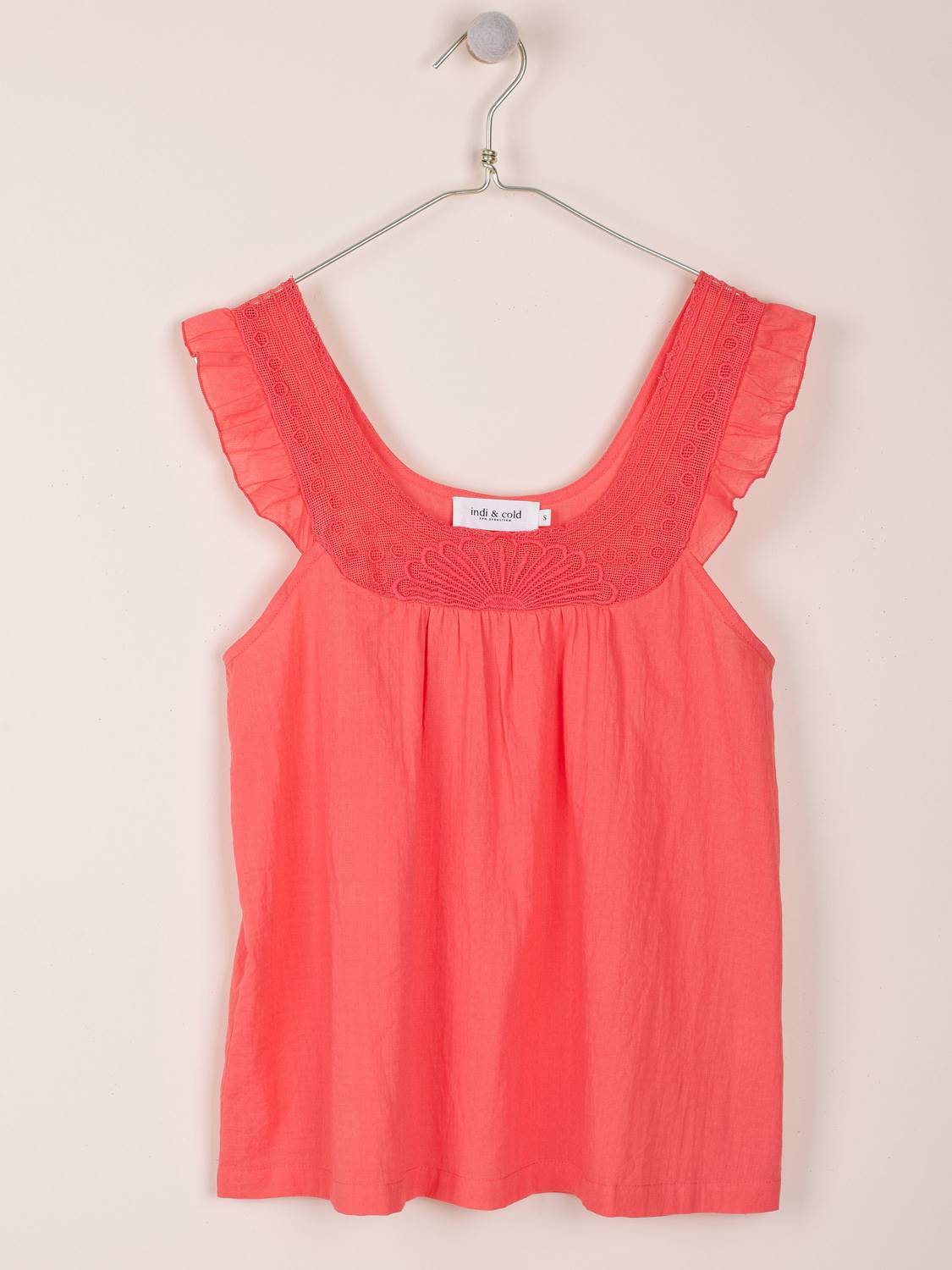 EMBROIDERED NECKLINE TOP