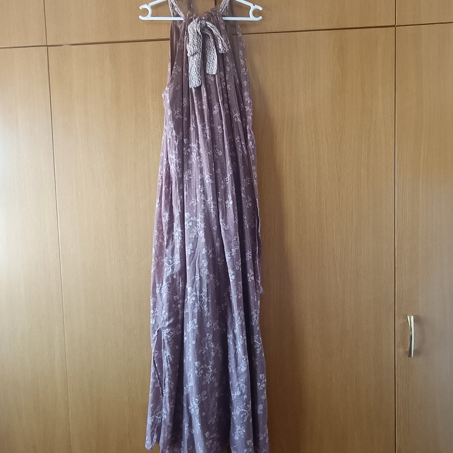 Vestido largo cuello halter marrón