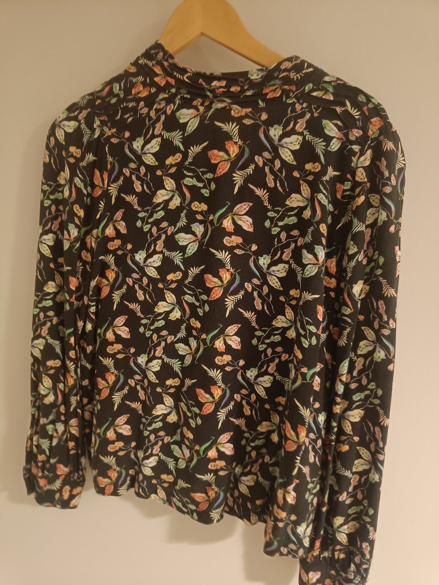 Black leaves shirt