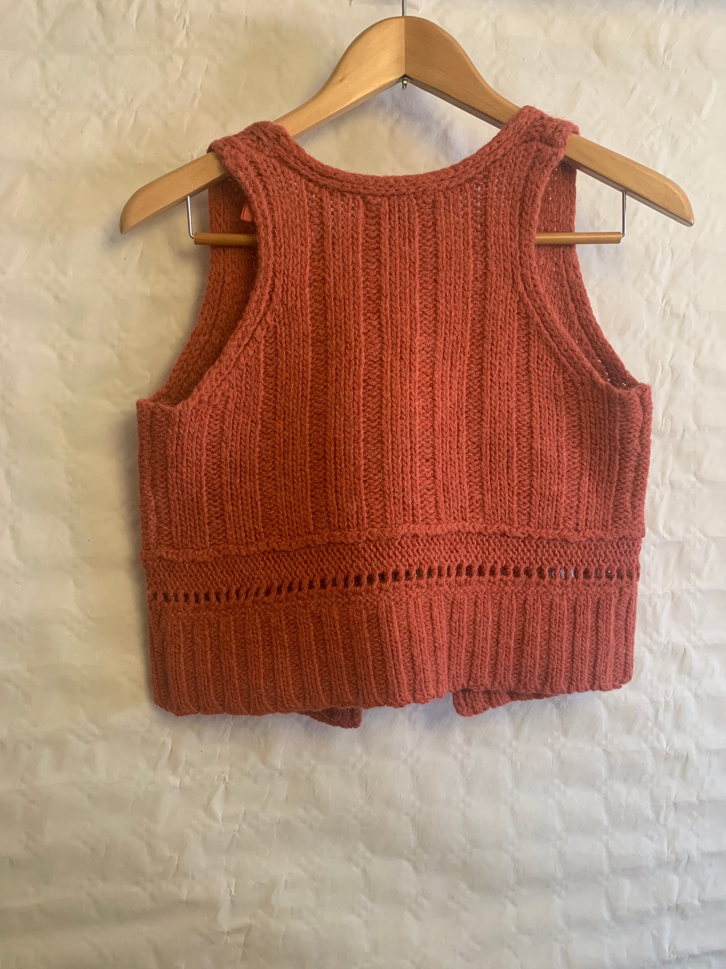 Gilet tricoté en terre cuite