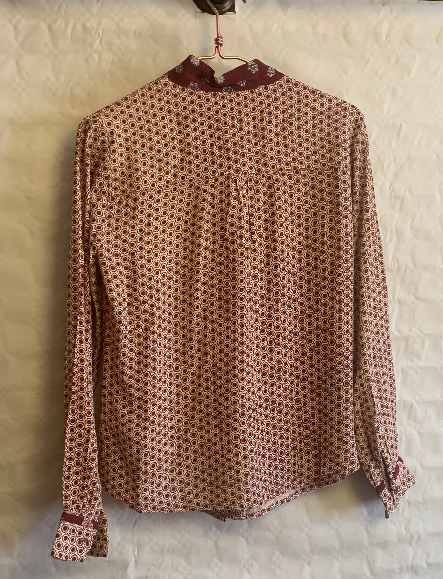 Chemise imprimée avec nœud marron