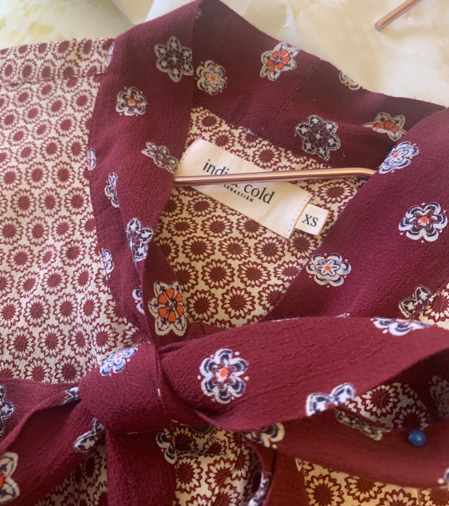 Chemise imprimée avec nœud marron