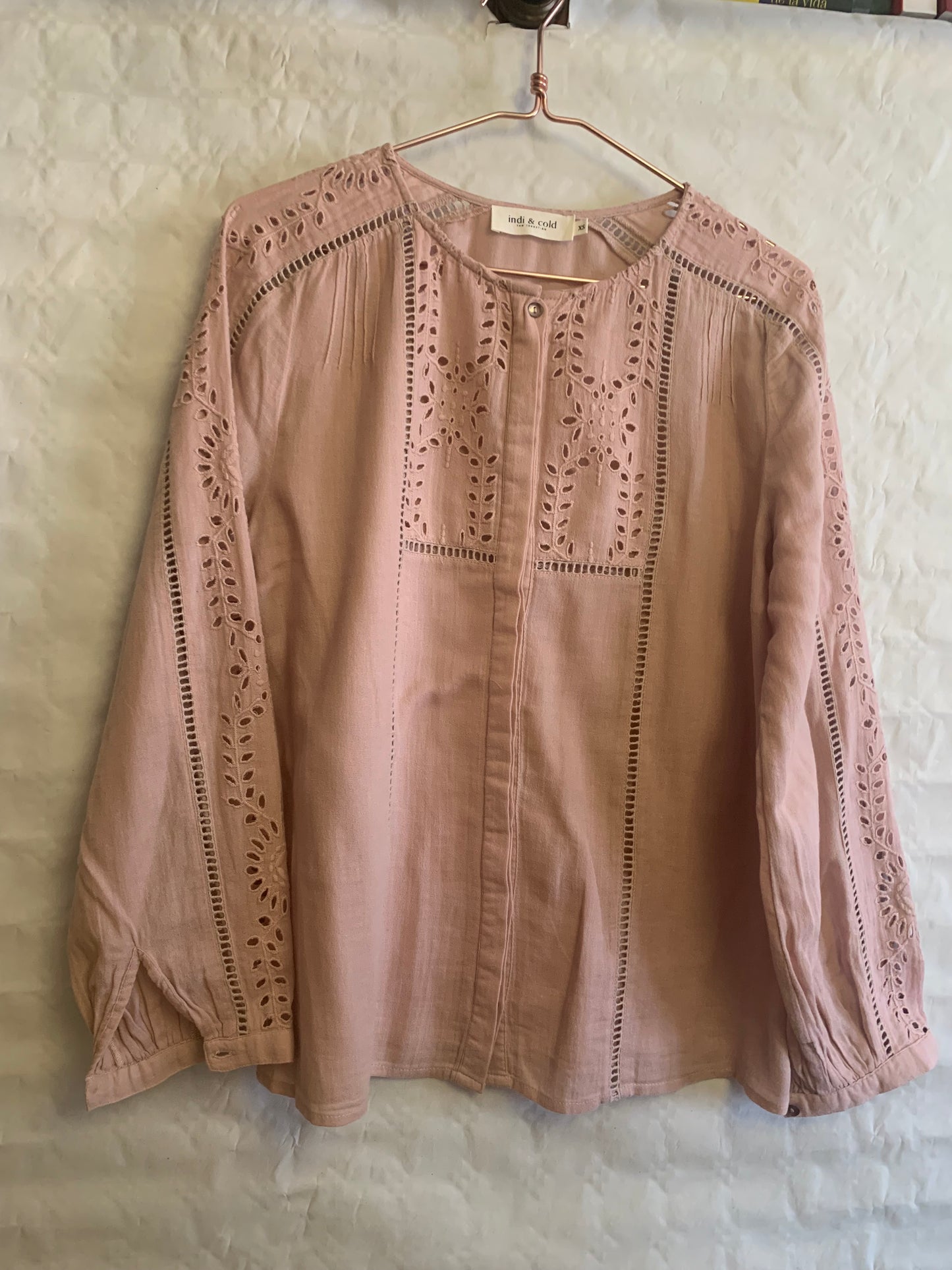 Chemise à manches longues brodée mauve/rose