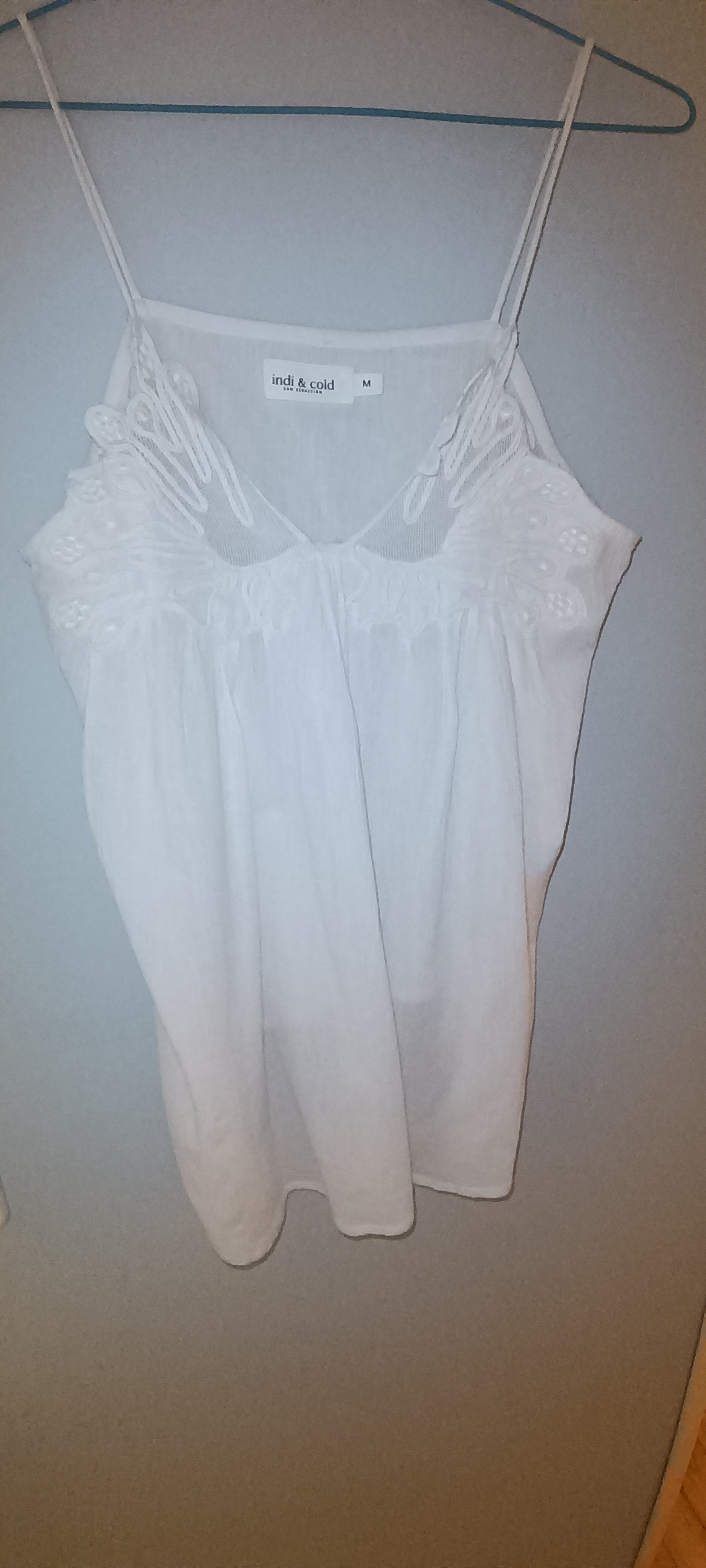 EMBROIDERED TOP