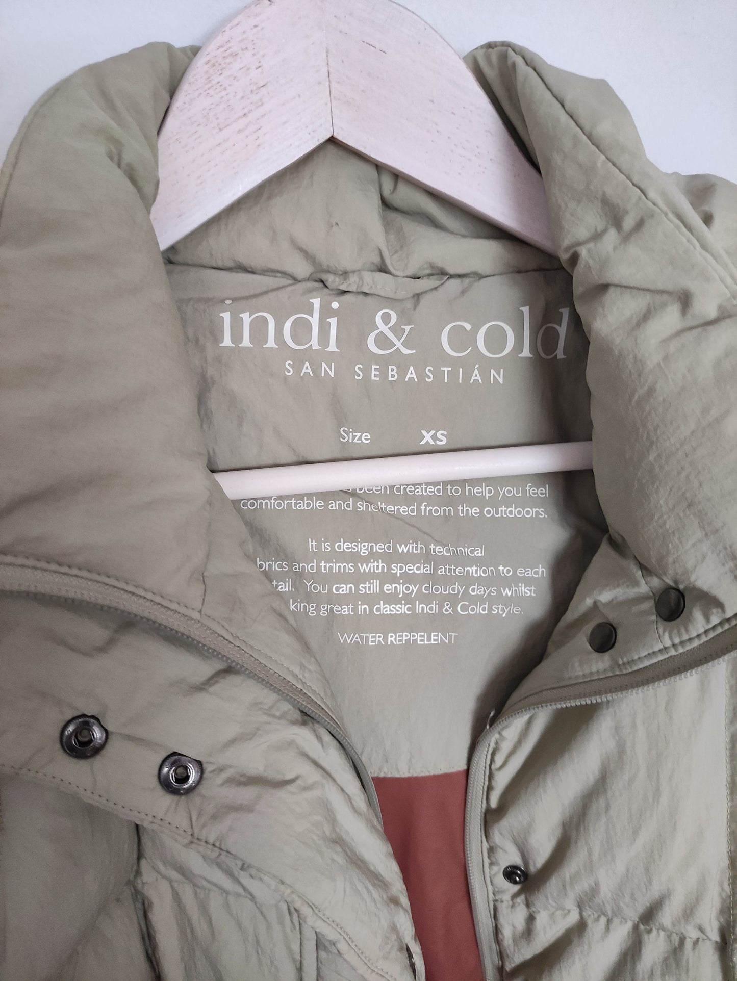 SHORT CONVERTIBLE DOWN JACKET