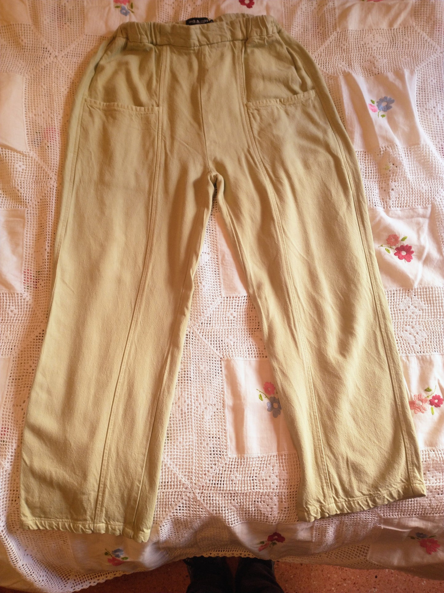 PANTALON CROP AVEC TAILLE ÉLASTIQUÉE