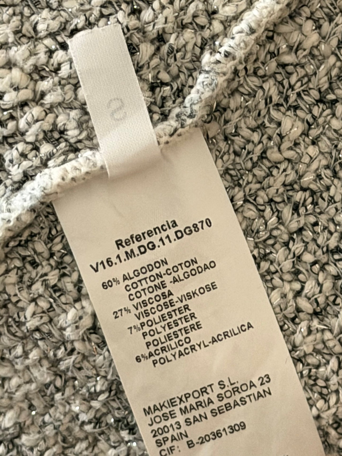 Chaqueta gris con hilos plateados tipo Chanel