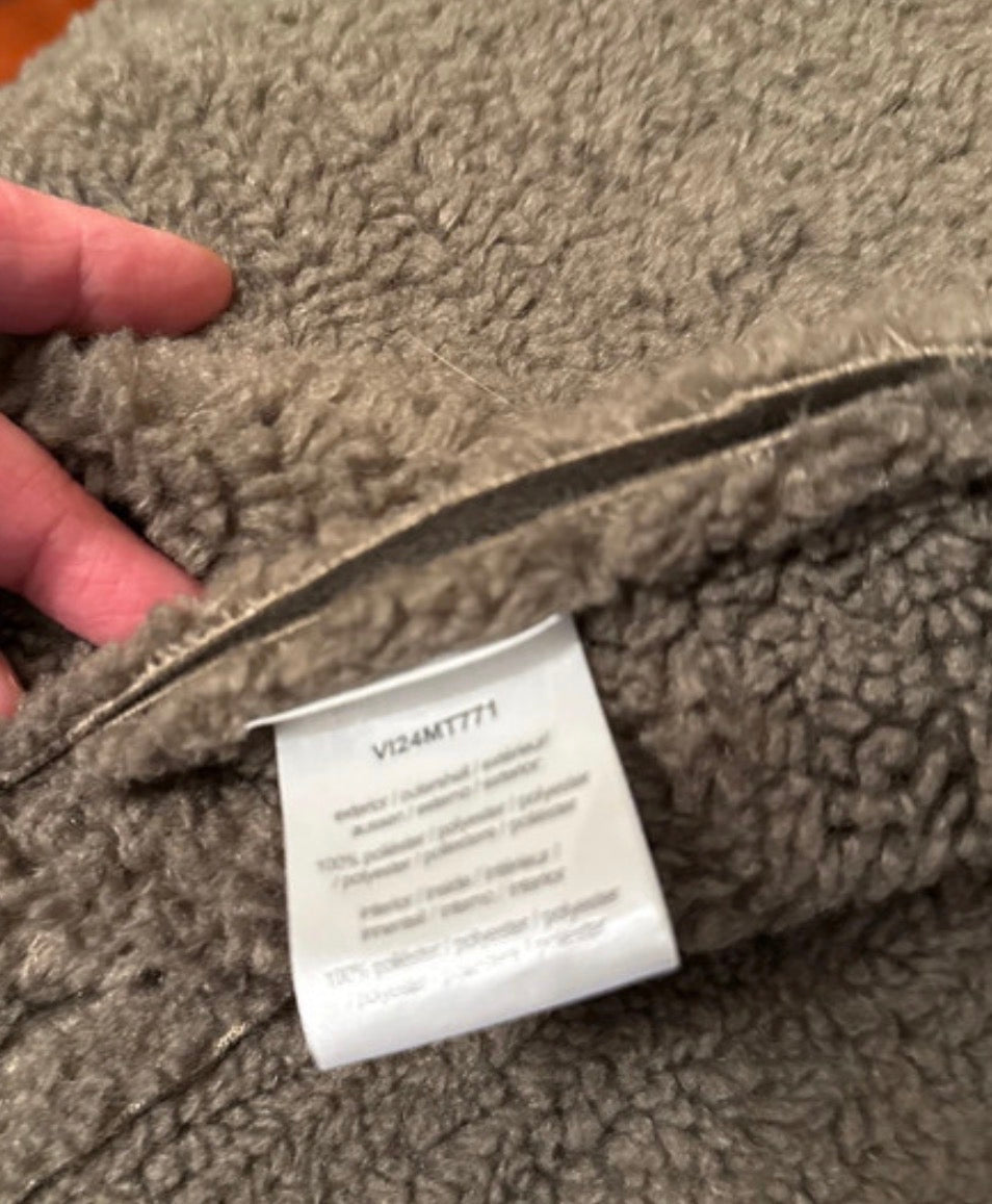 Abrigo kaki usado dos veces