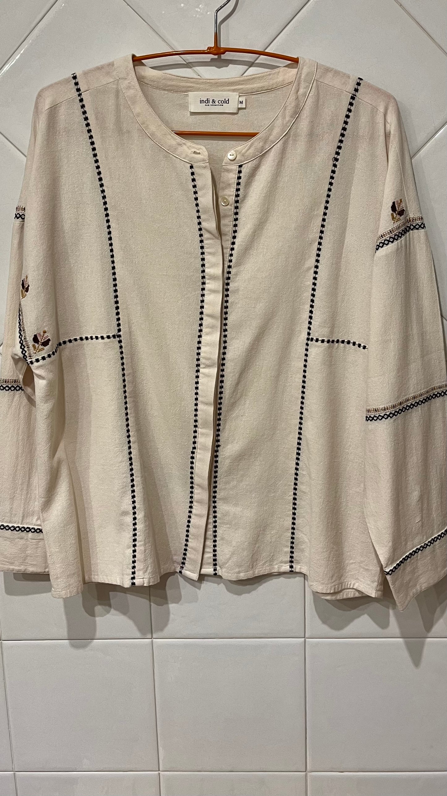 Shirt with embroidery