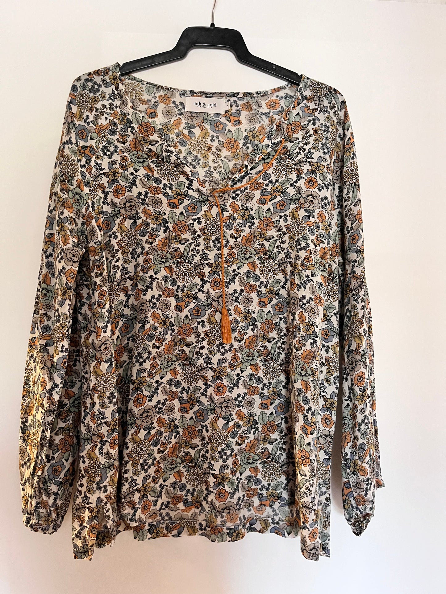 Blouse with little flowers