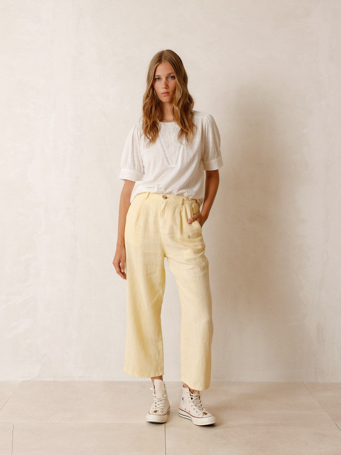 PANTALÓN CROP LINO