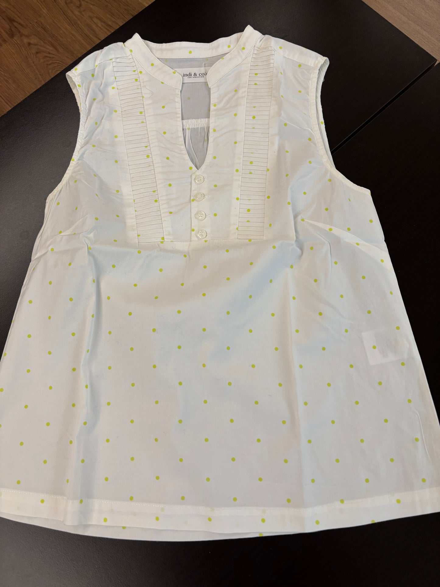 Camisa sin mangas.