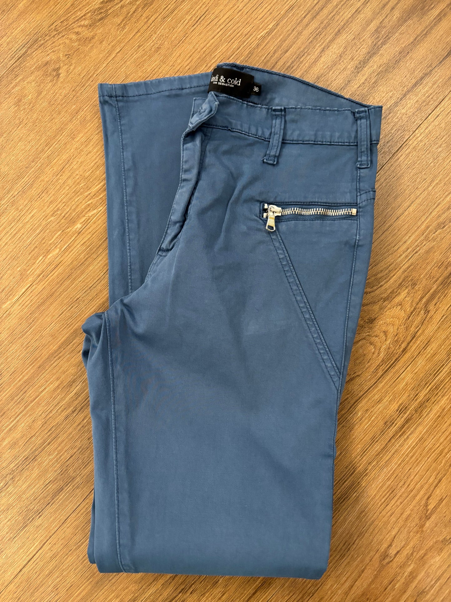 Pantalon zippé, bleu indigo.
