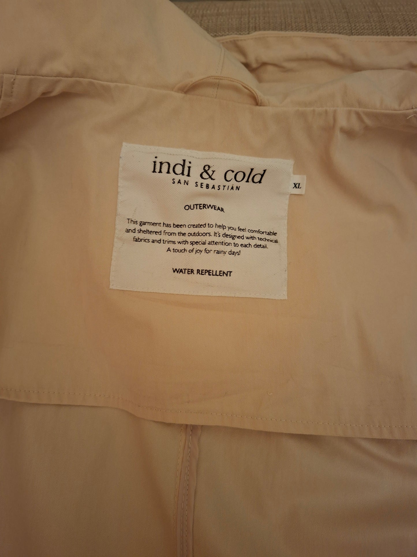 TRENCH TÉCNICO TANIA