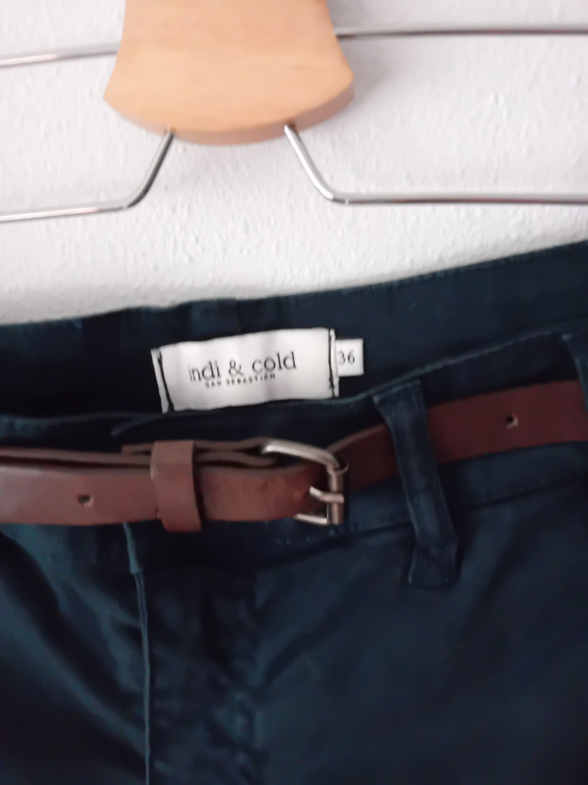 Pantalón verdoso