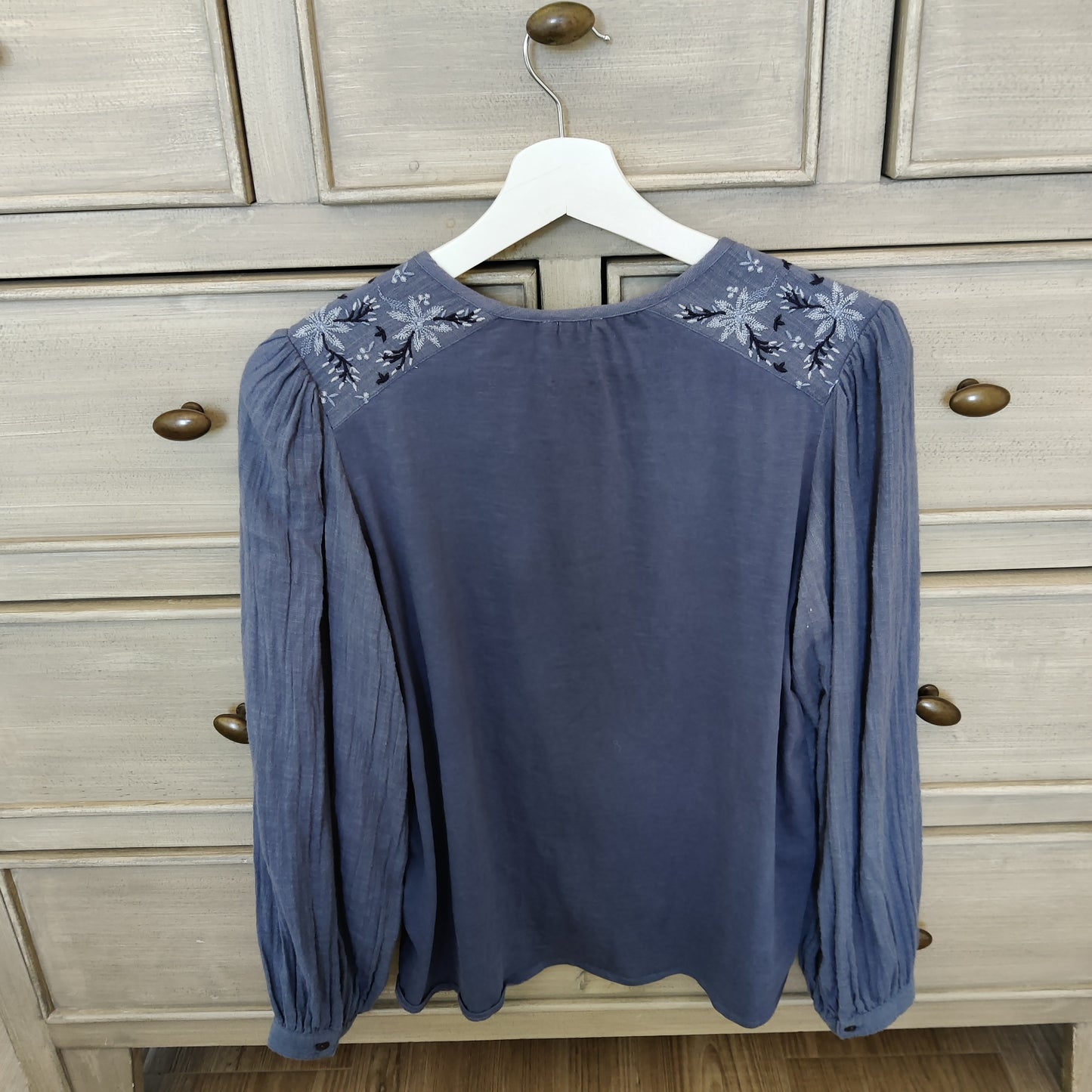 Chemise de printemps brodée