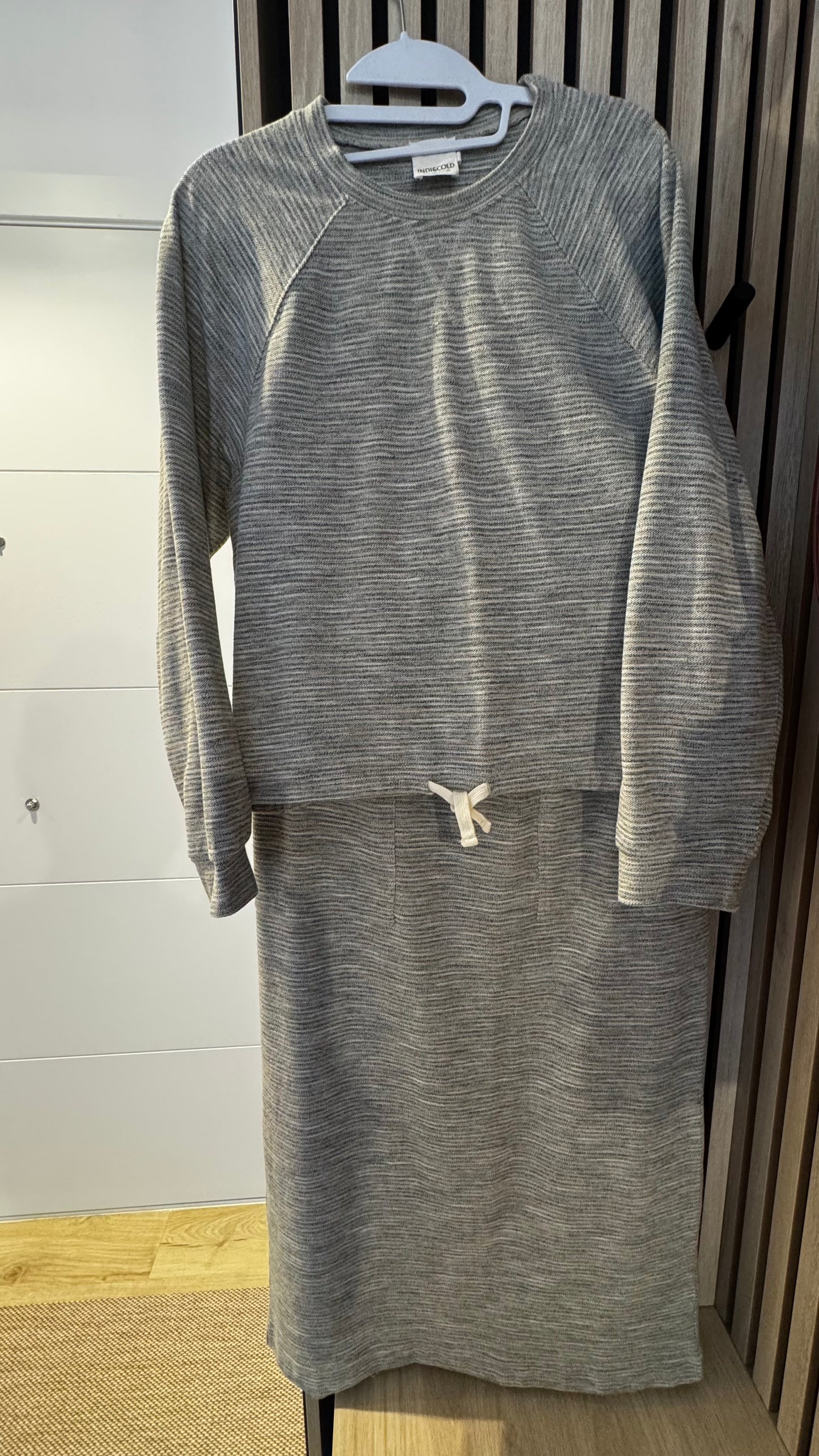 Skirt and sweatshirt set