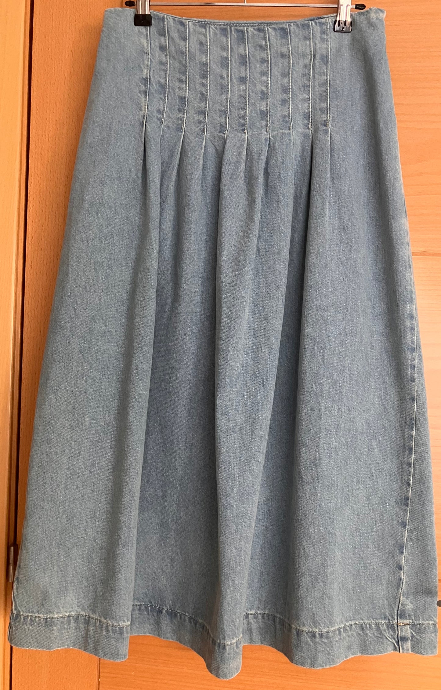 Falda denim midi pliegues