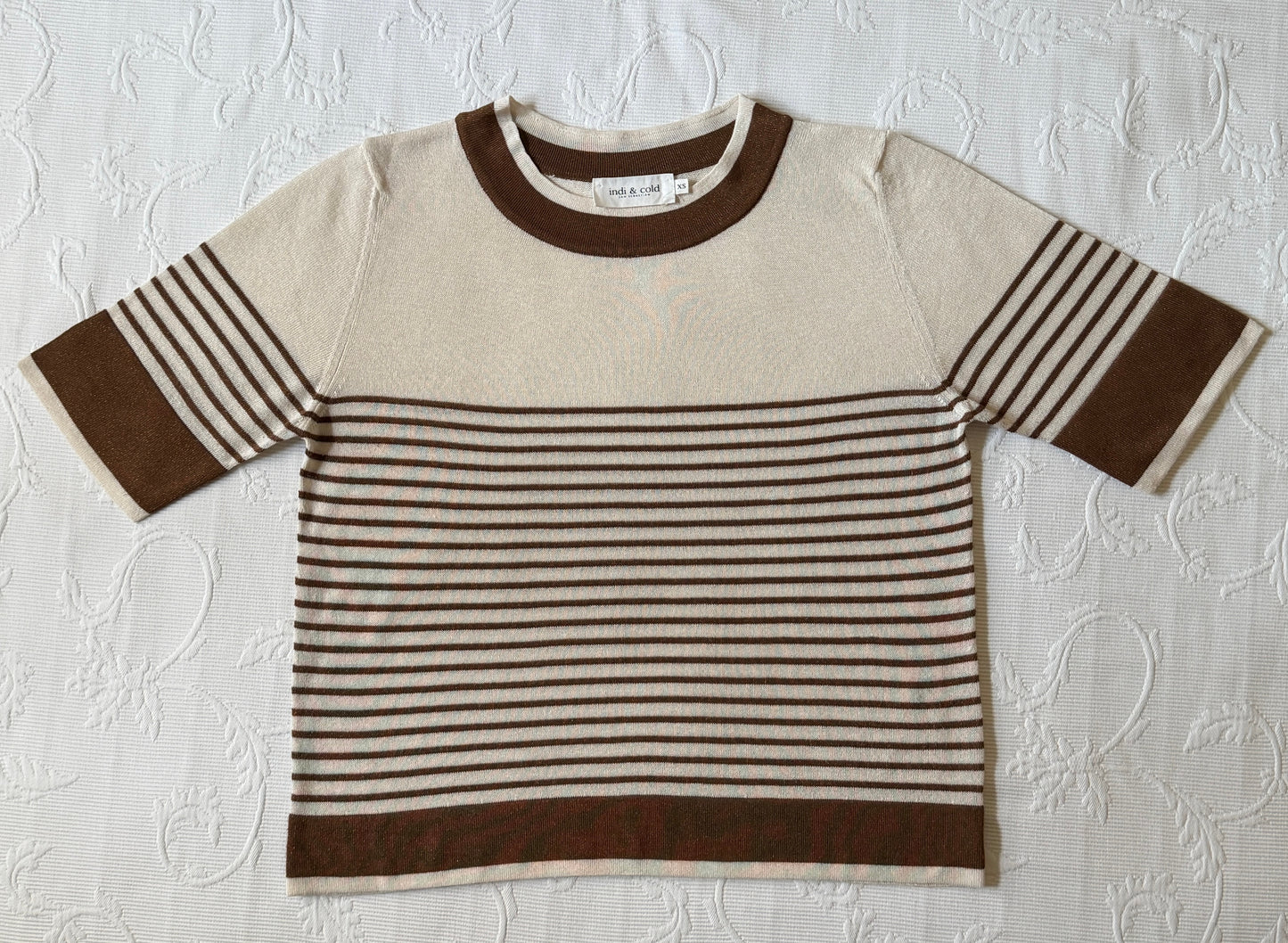 Pull marin à manches courtes beige et chocolat en maille lurex