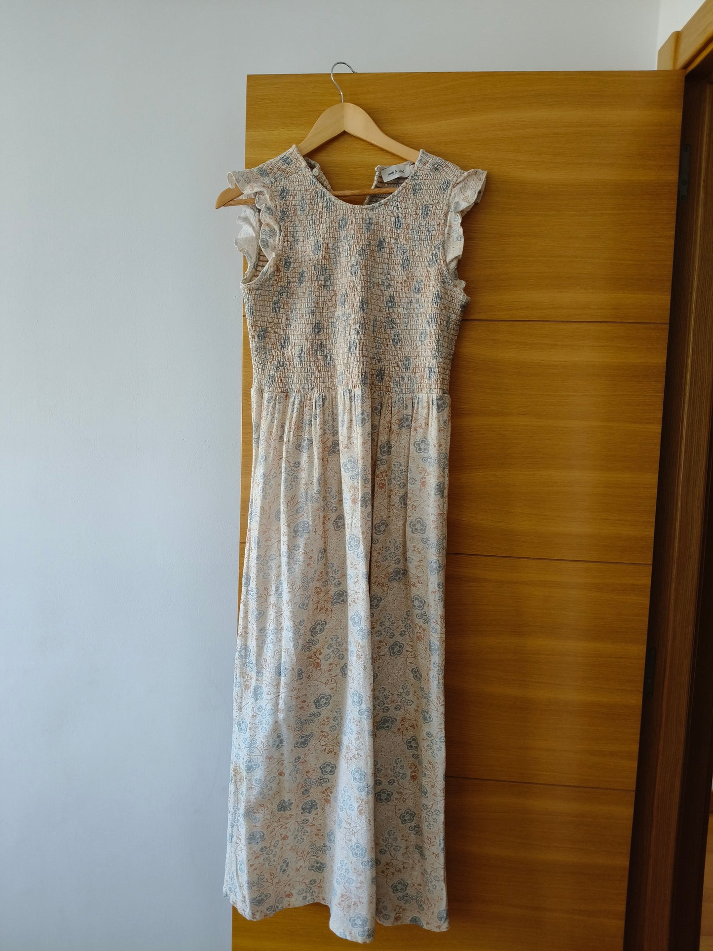 Robe légère légèrement transparente