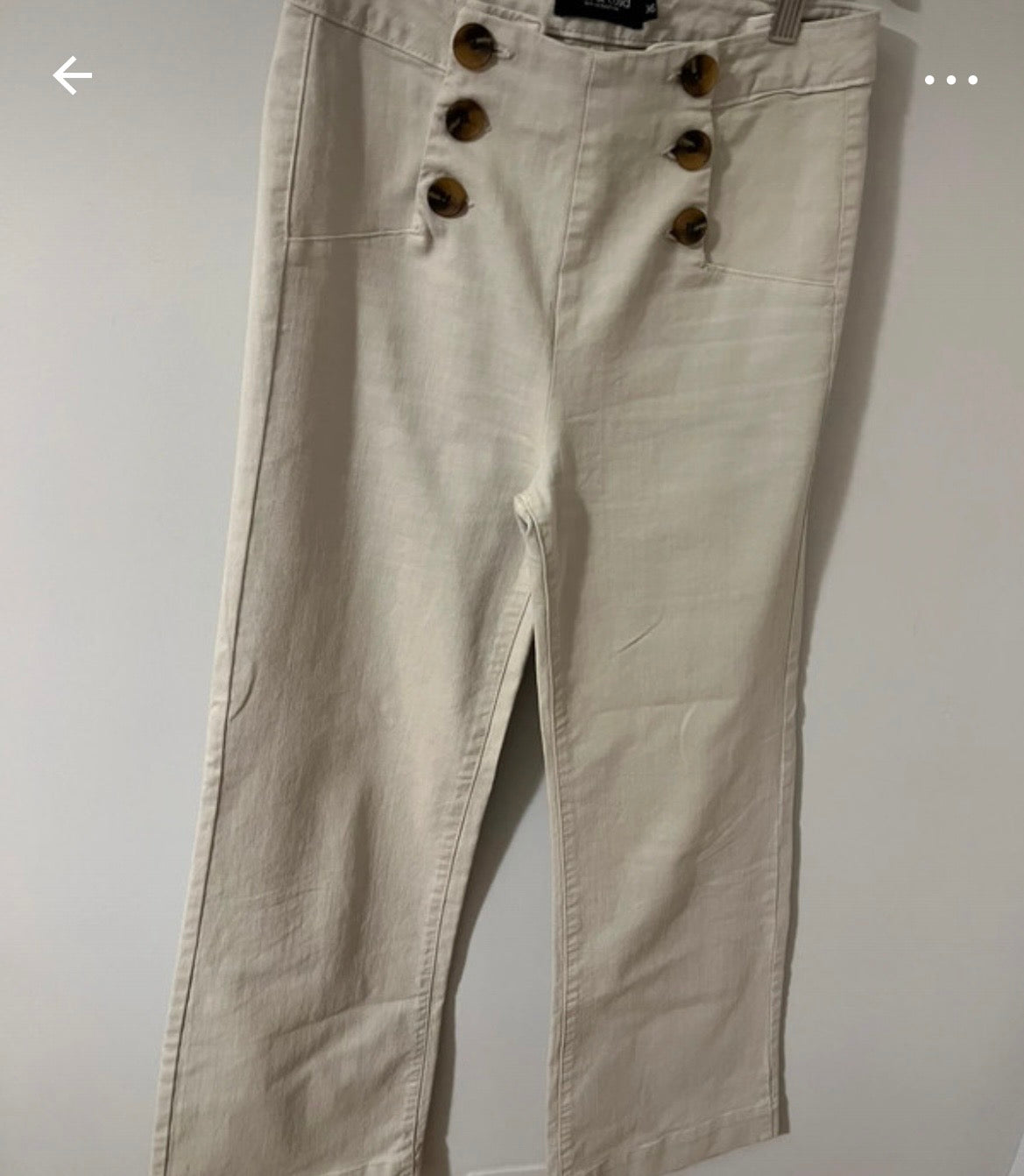 Pantalon à boutons devant