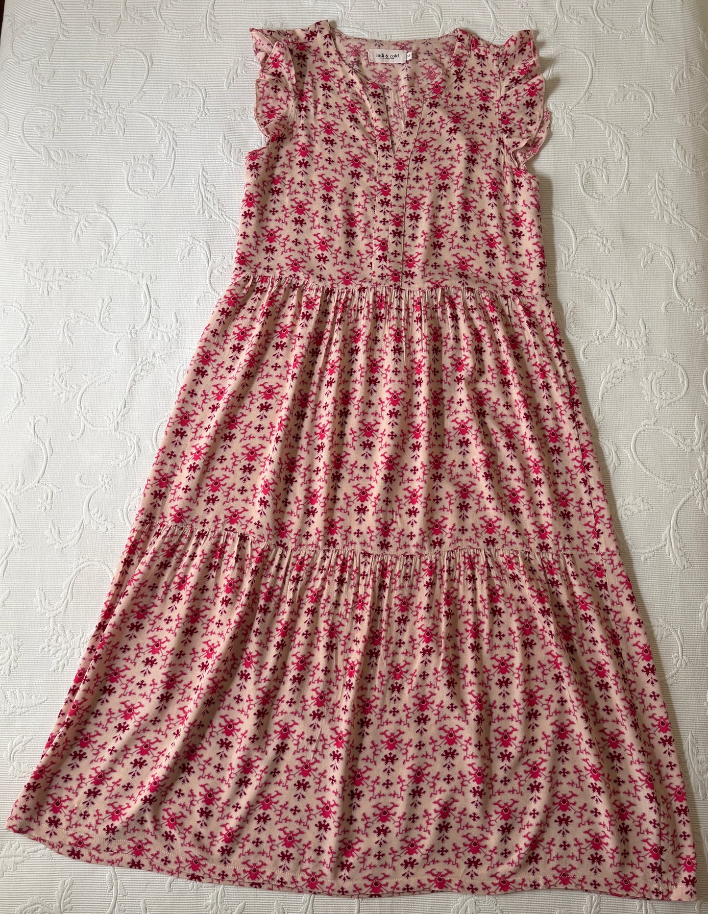 Long dress with fuchsia and pink patterns