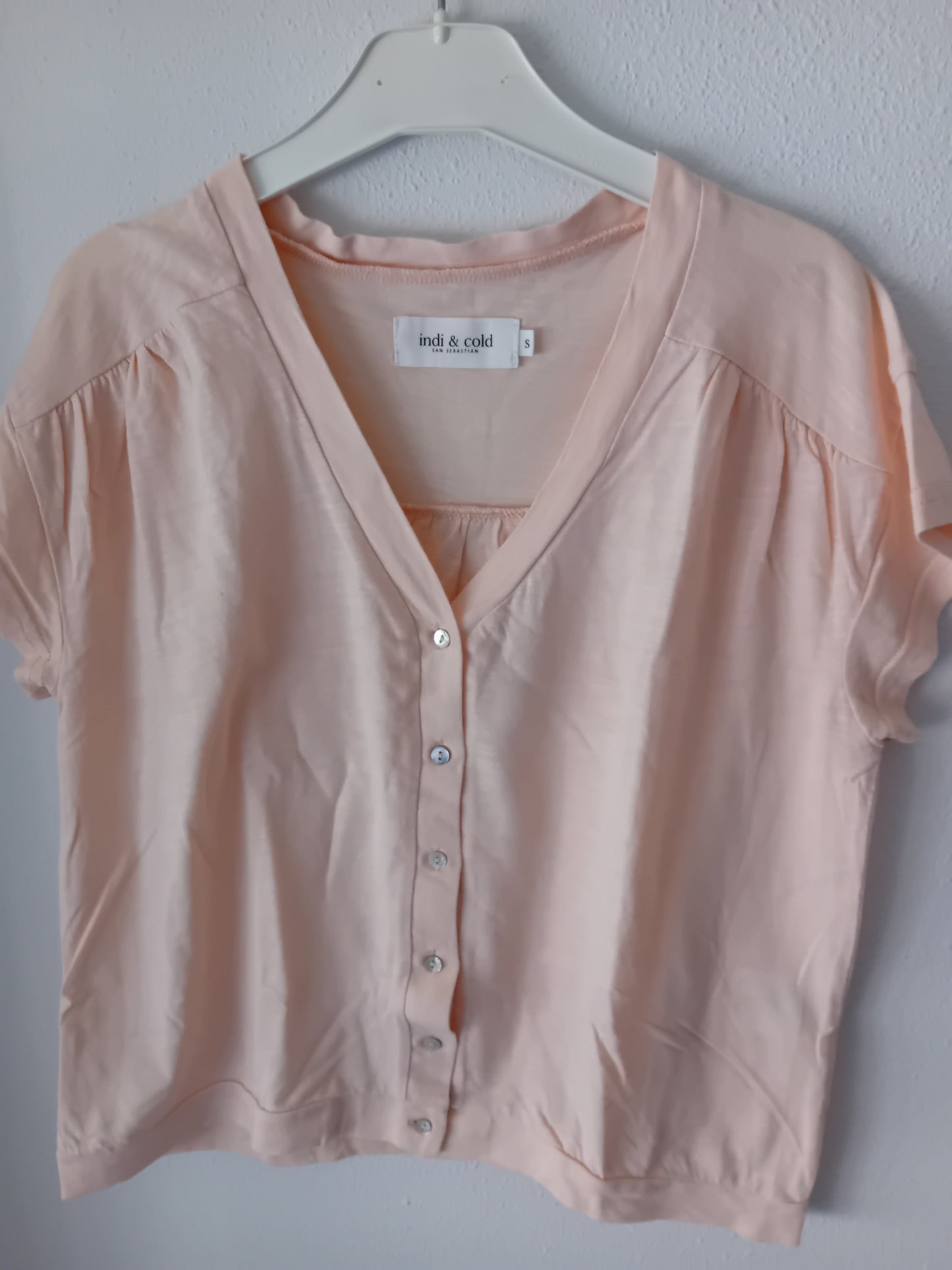 Camiseta color salmón pastel