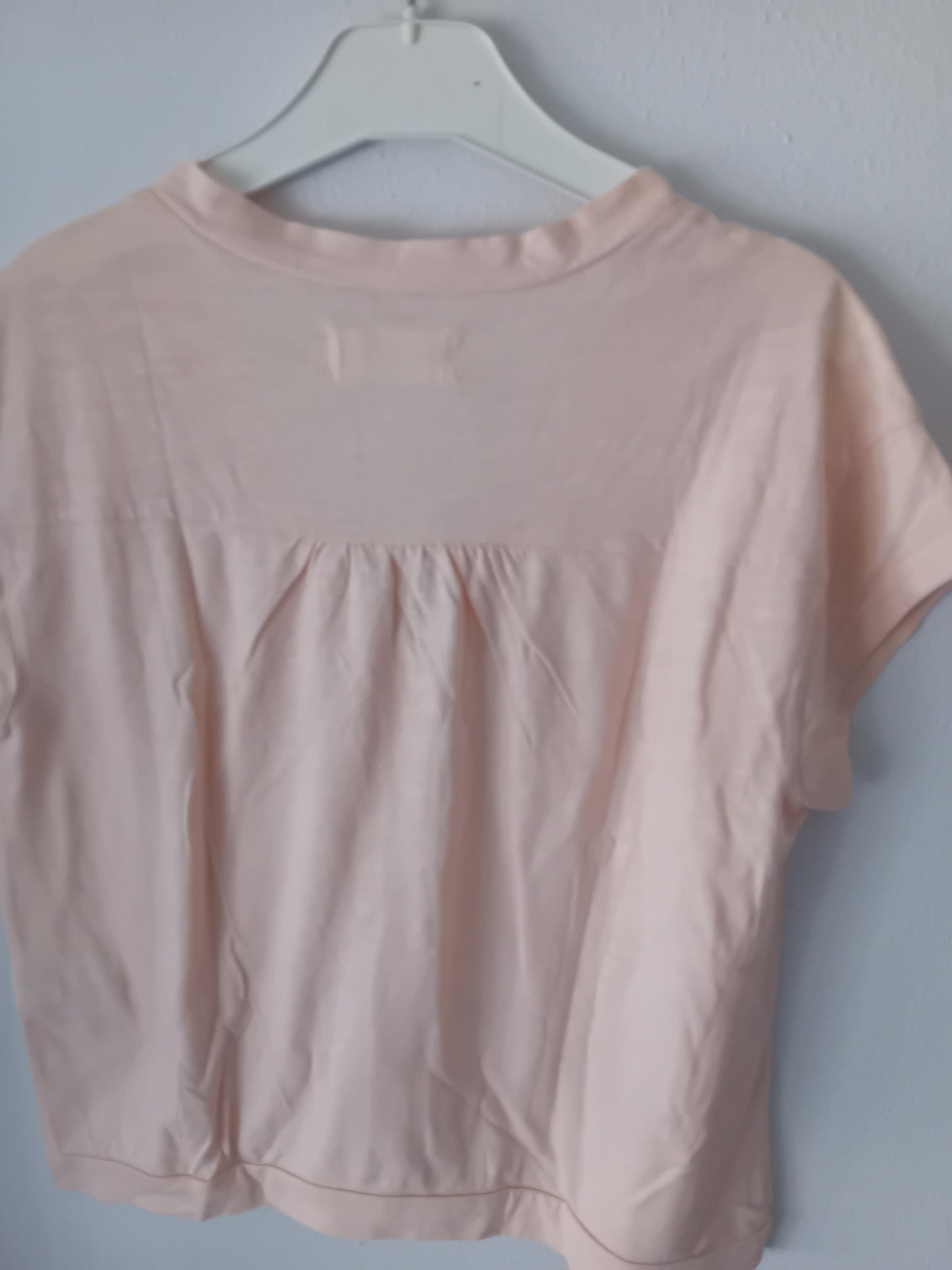 Camiseta color salmón pastel