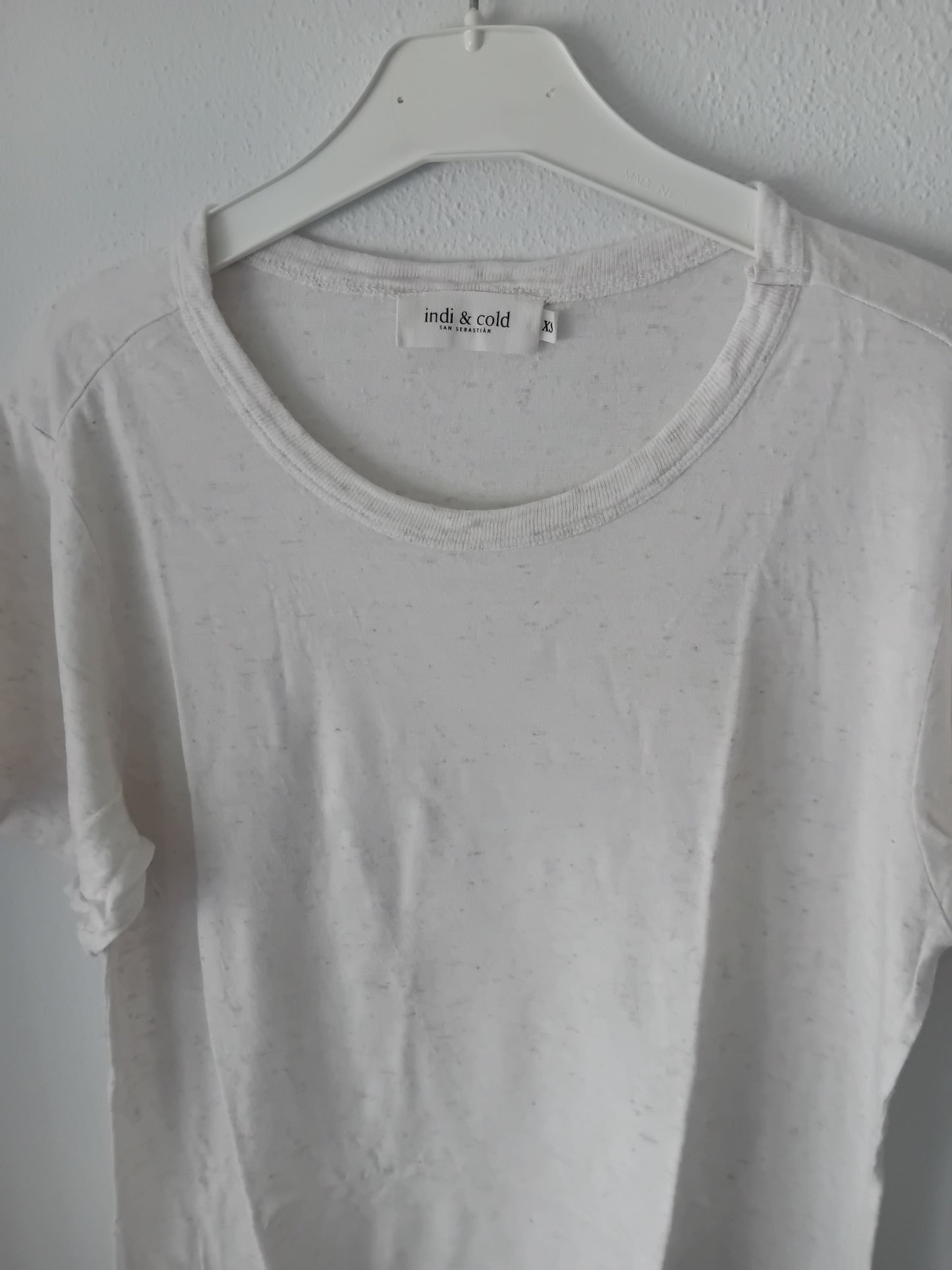 Camiseta beig,jaspeada con marroncito