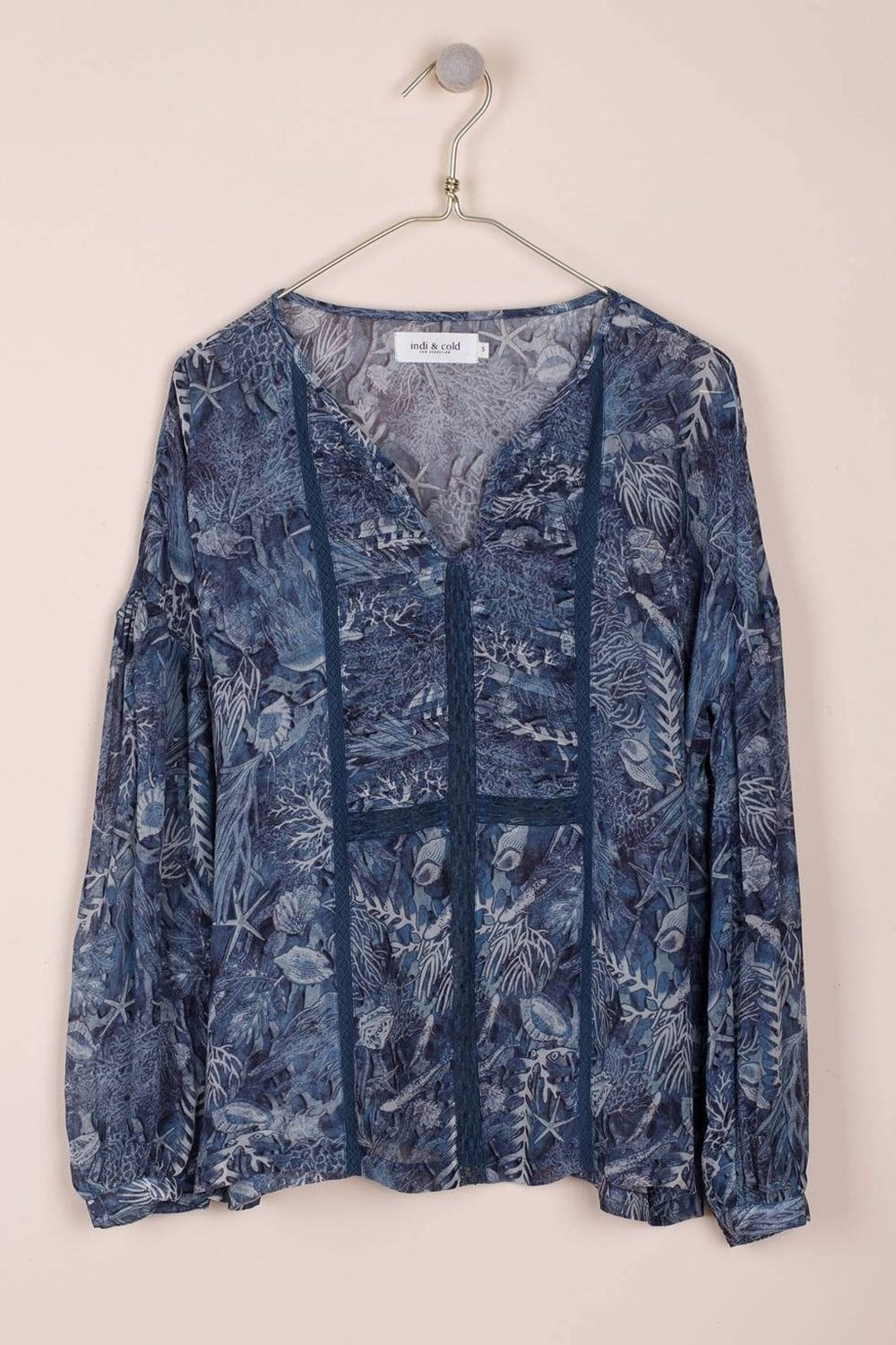 Blouse imprimée fond bleu marine
