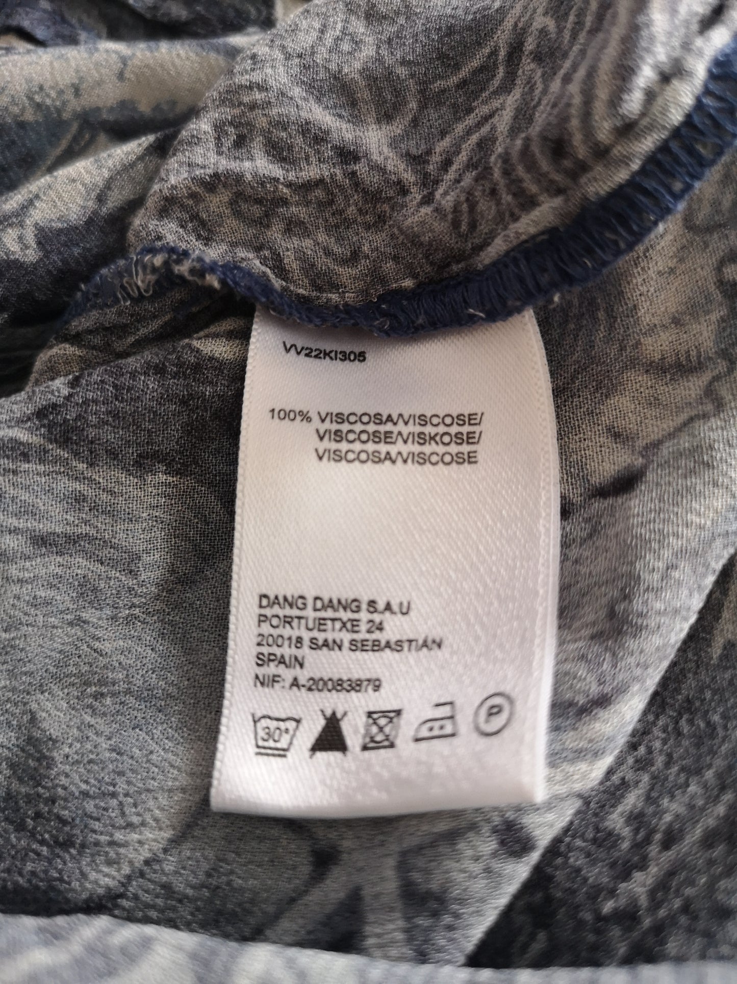 Blouse imprimée fond bleu marine