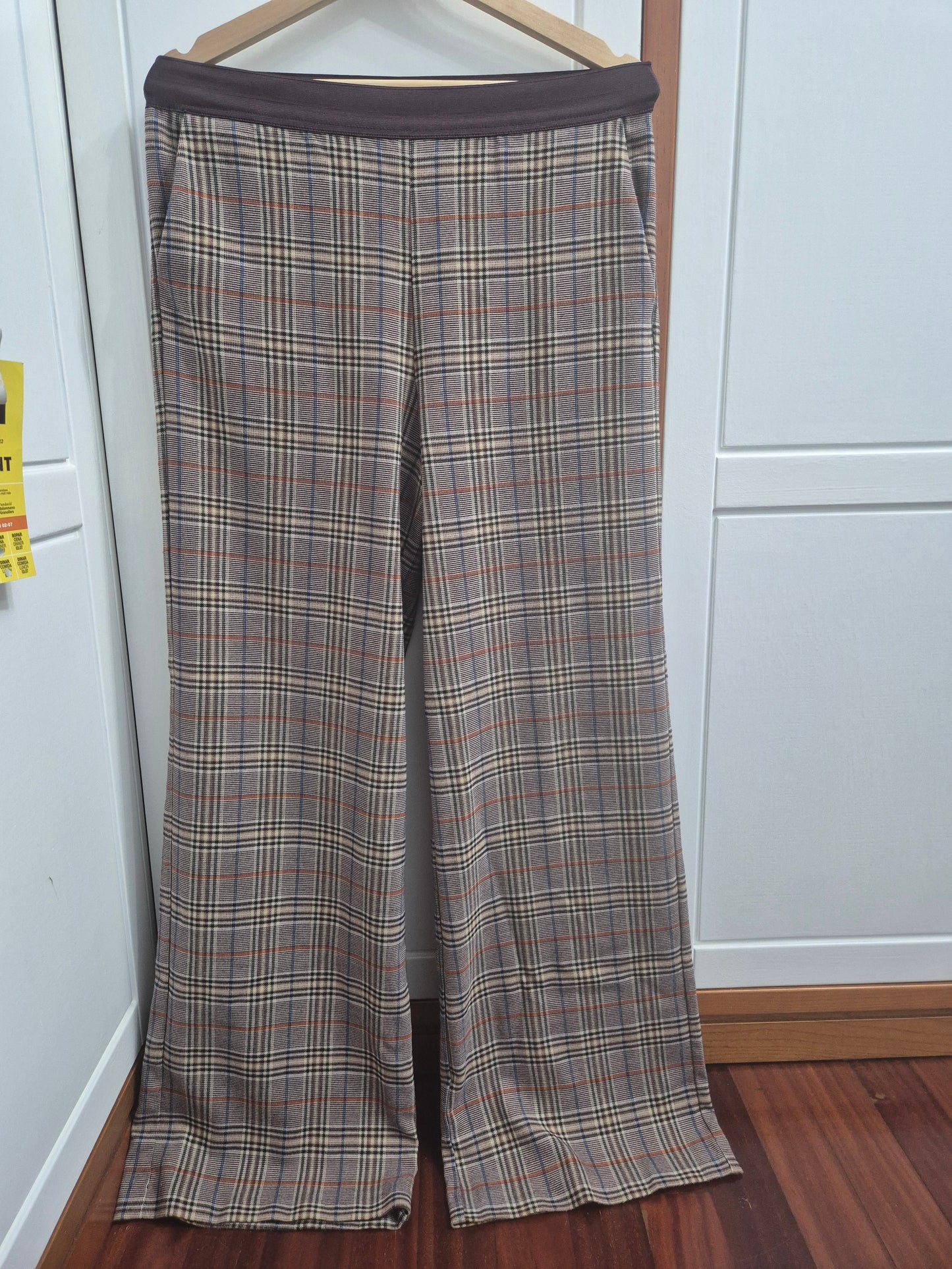 Pantalón práctico con cintura elástica