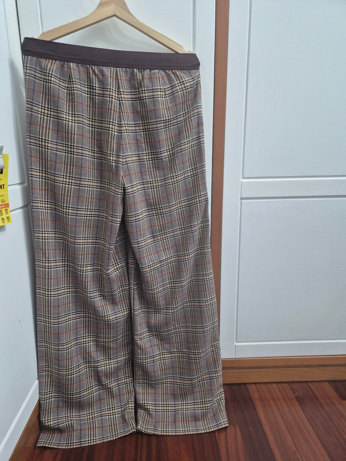 Pantalón práctico con cintura elástica