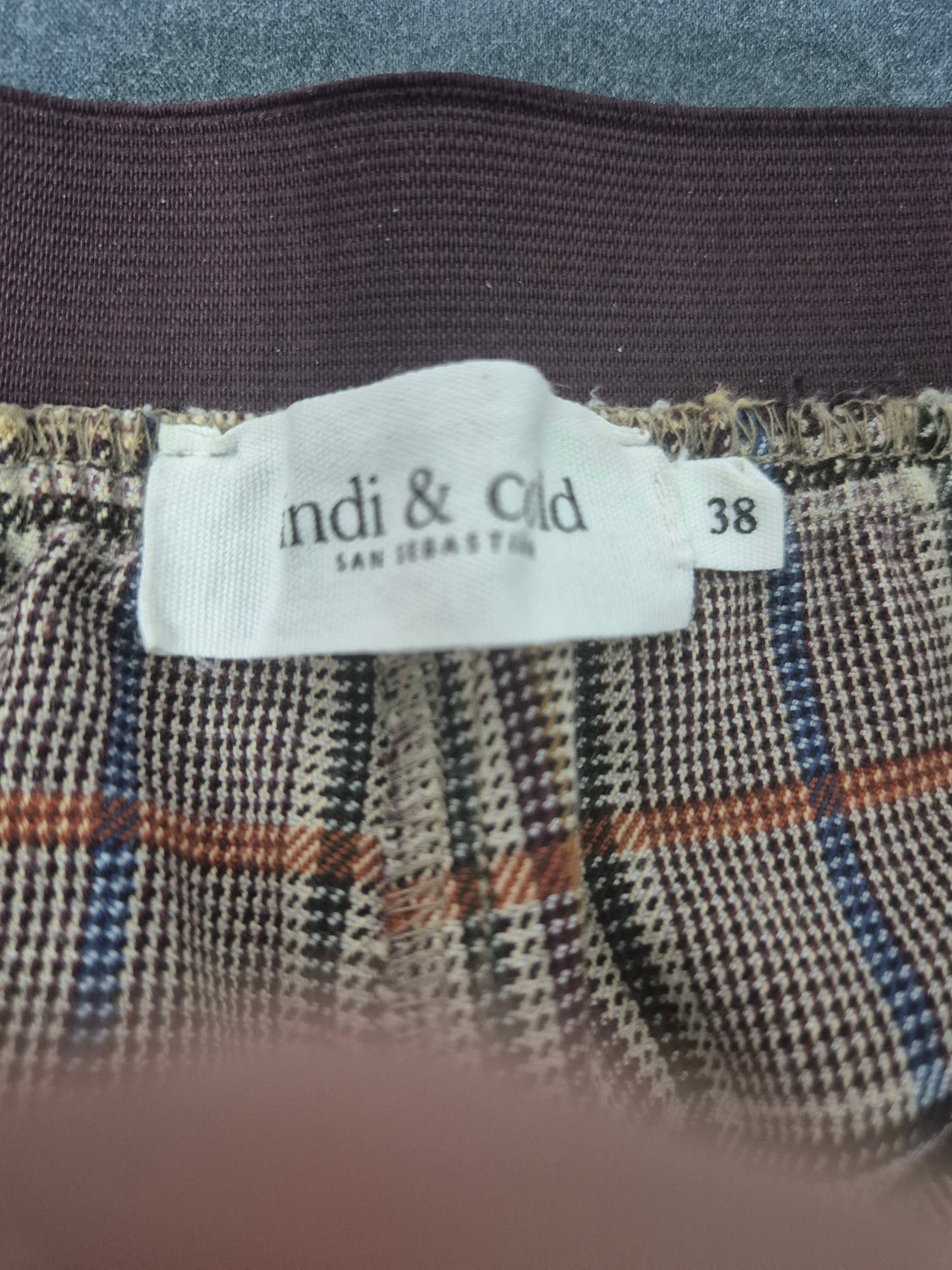 Pantalón práctico con cintura elástica