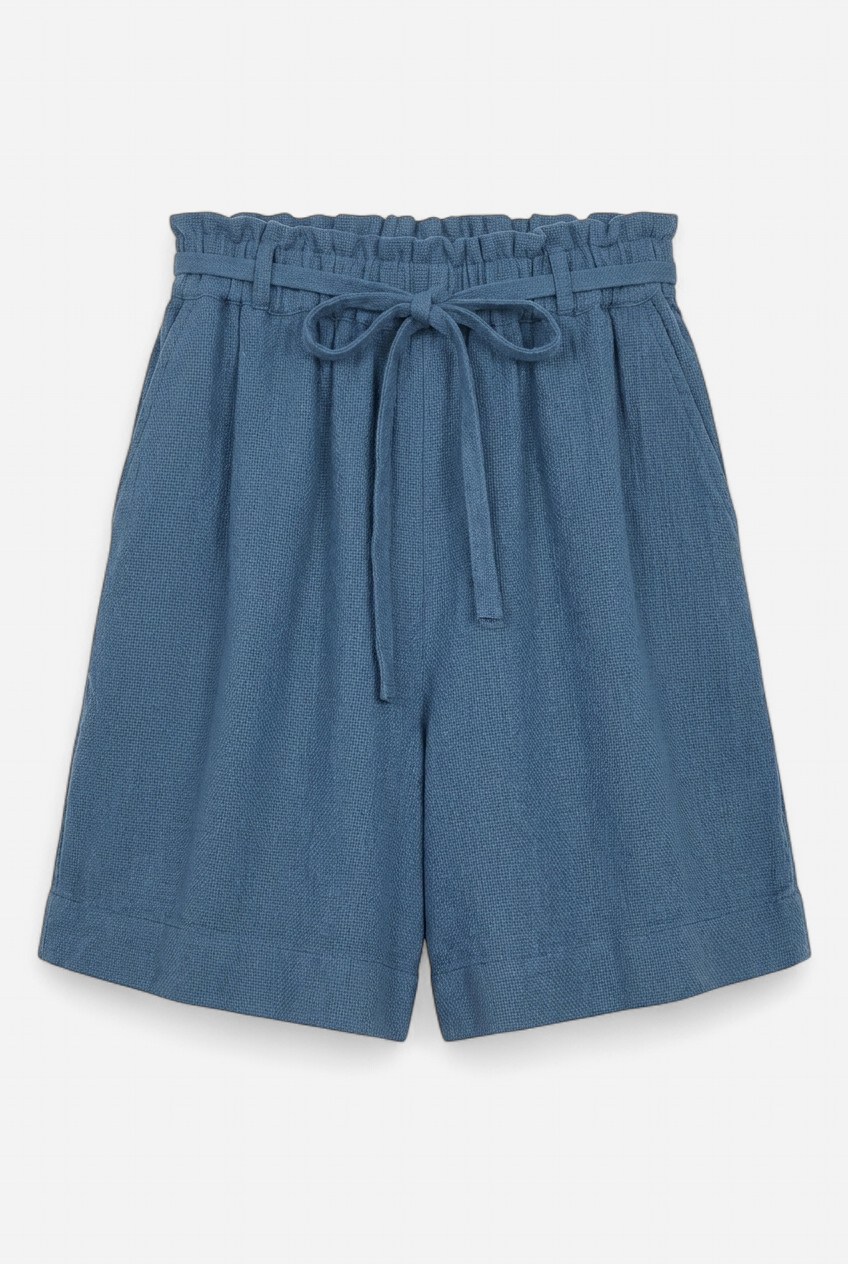 Bermuda de verano azul