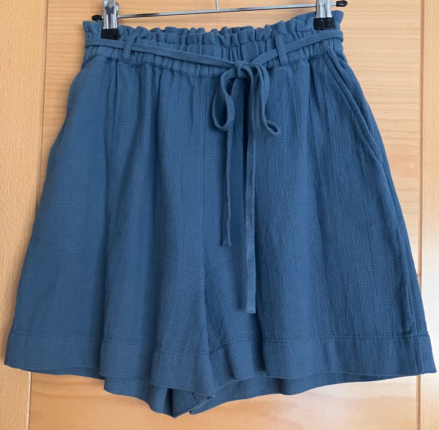 Short bleu