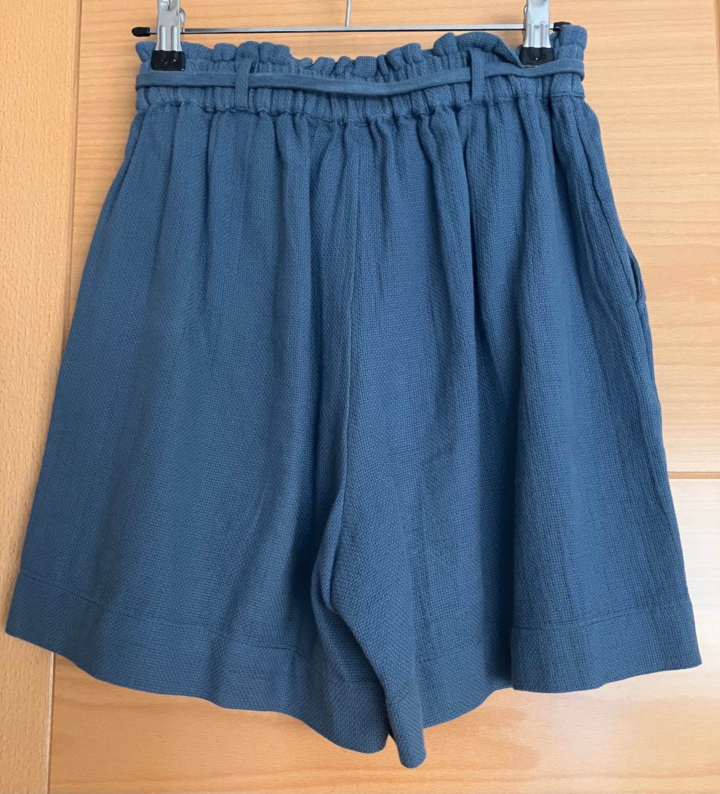 Short bleu